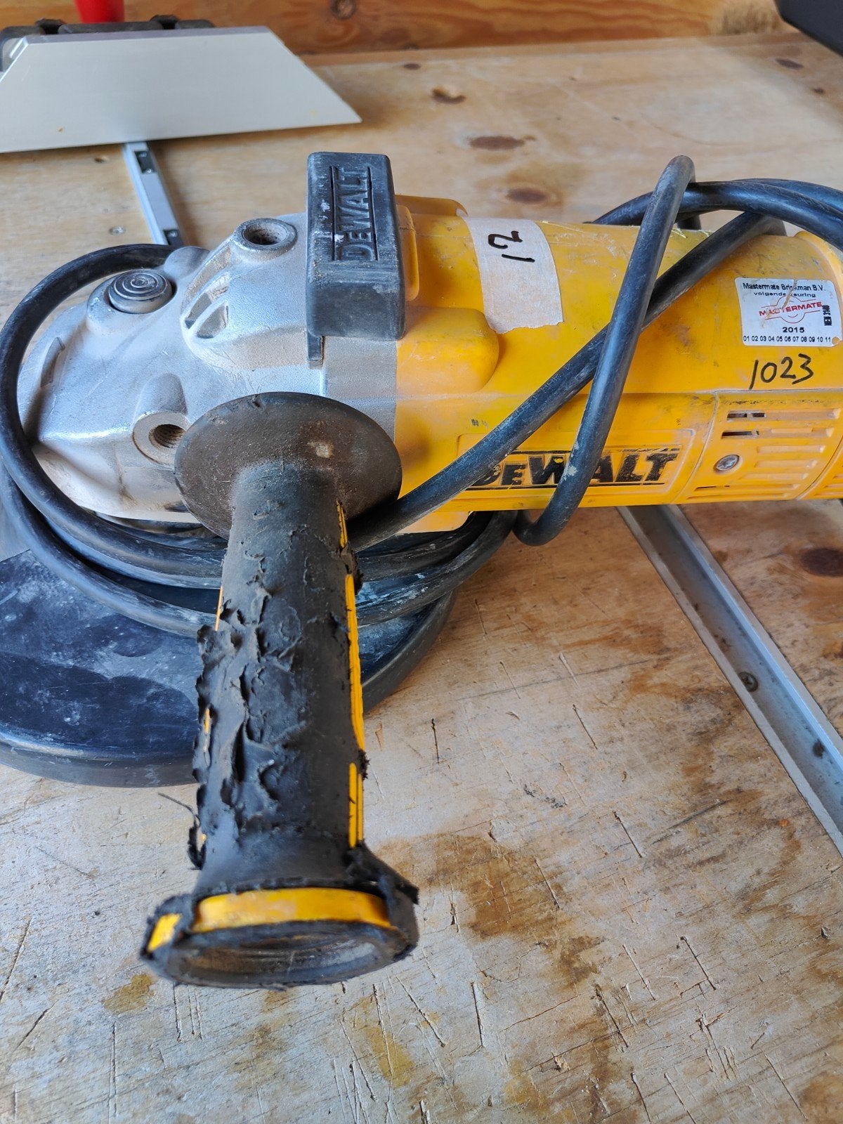 DeWalt haakse slijper - Krachtig en betrouwbaar