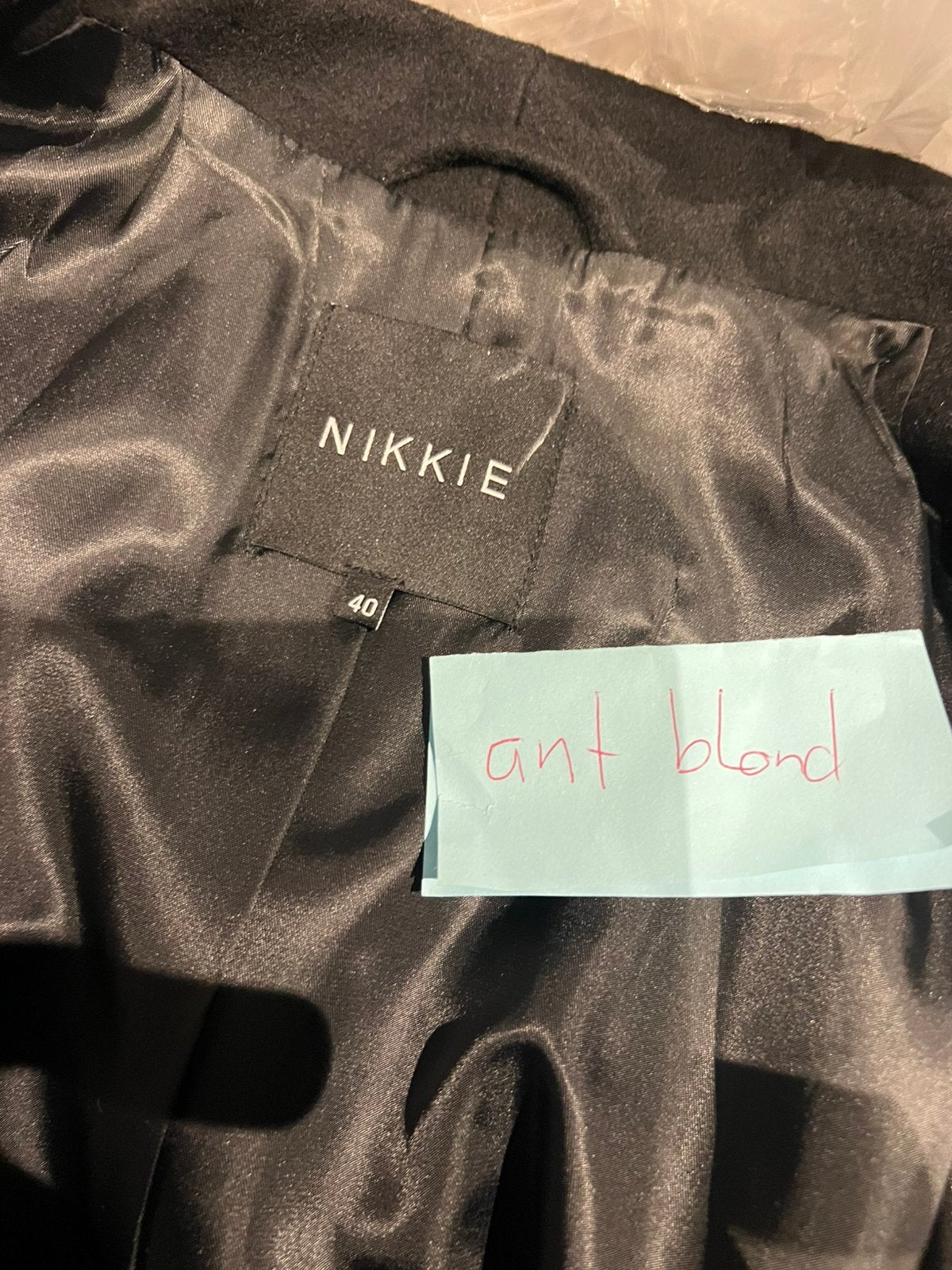 NIKKIE jas met ceintuur maat 40 origineel zgan, Maat 38/40 (M), G, G, Zwart