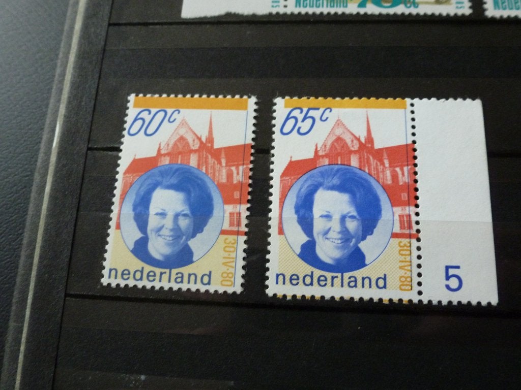 Postzegels - 2 zegels inhuldiging Beatrix 1980 - 60 ct en 65, Postzegels en Munten, Postzegels | Nederland, Verzenden, Na 1940