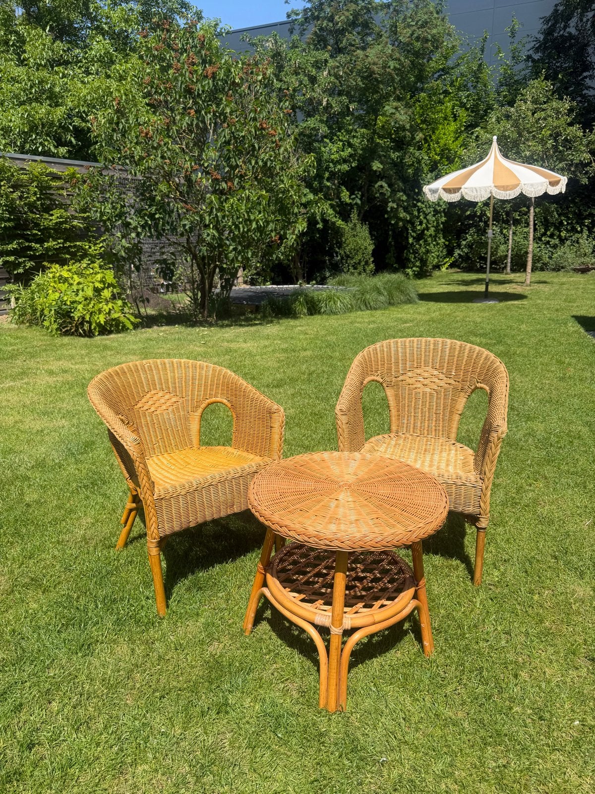 Vintage rotan tuinset: 2 stoelen en bijzettafel, Tuin en Terras, Tuinsets en Loungesets, Gebruikt, Rotan, Bijzettafel, Tuinset
