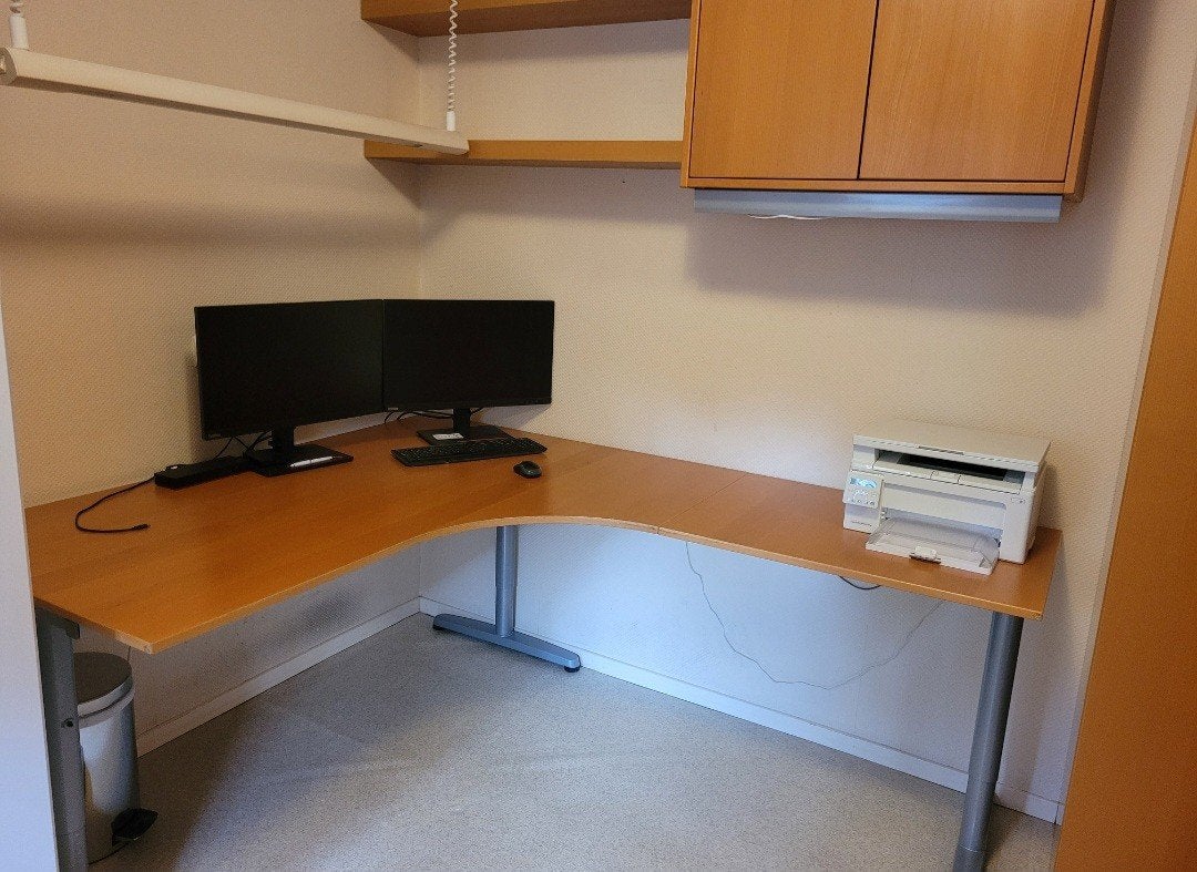 Ikea hoekbureau, 2 boekenplanken en hangkastje, Huis en Inrichting, Kasten | Computermeubels, Ophalen