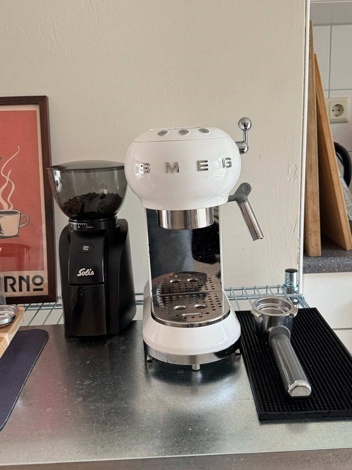 Smeg ECF01 Espressomachine met Solis Bonenmaler, Witgoed en Apparatuur, Koffiezetapparaten, Ophalen, Afneembaar waterreservoir