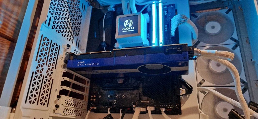 Radeon VII pro ( met Radeon VII bios ), Computers en Software, Videokaarten, AMD, Overige soorten, Ophalen of Verzenden, Zo goed als nieuw
