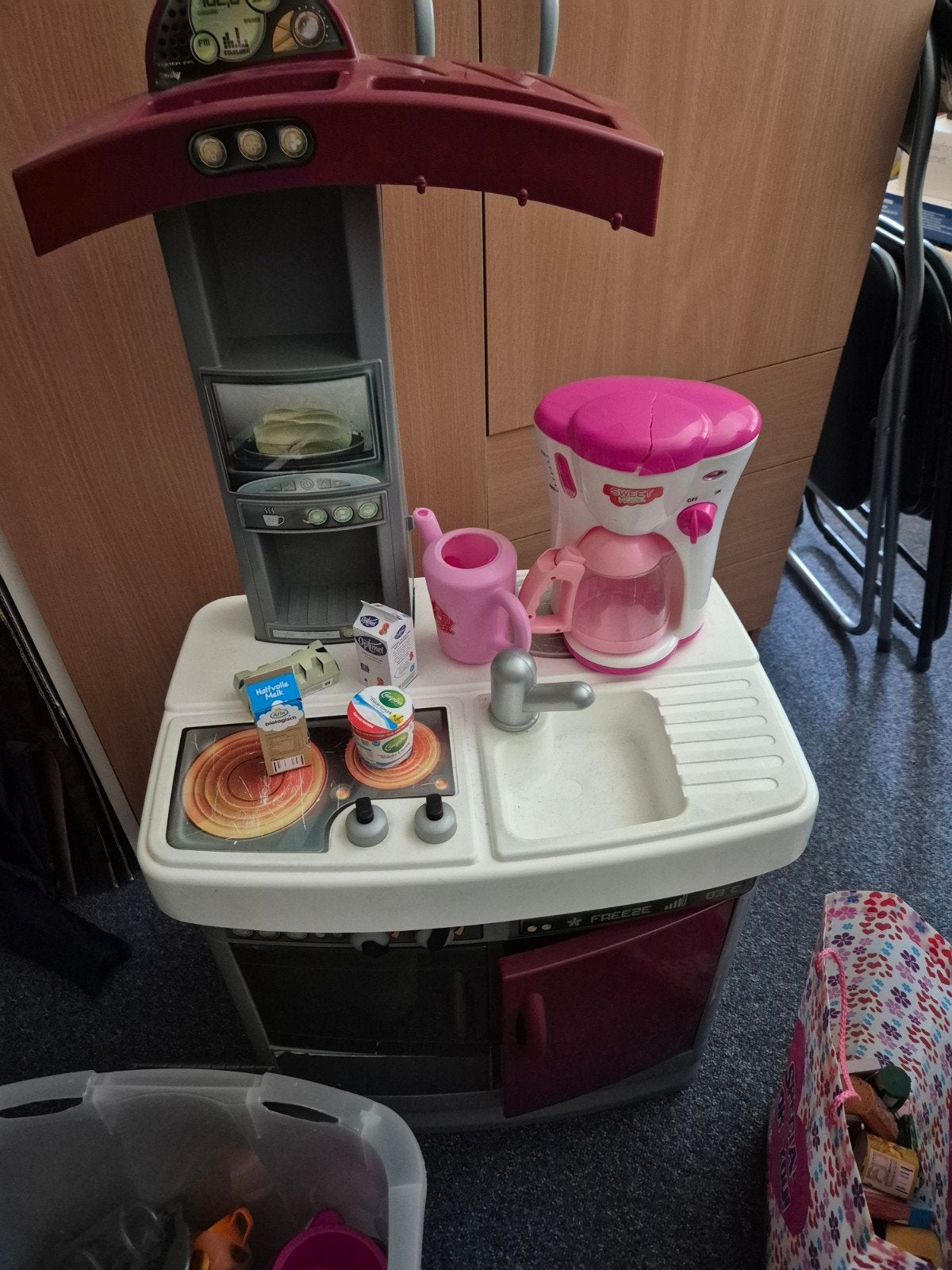 Grote speelkeuken met accessoires en speelgoedeten, Ophalen of Verzenden, Gebruikt, Jongen of Meisje