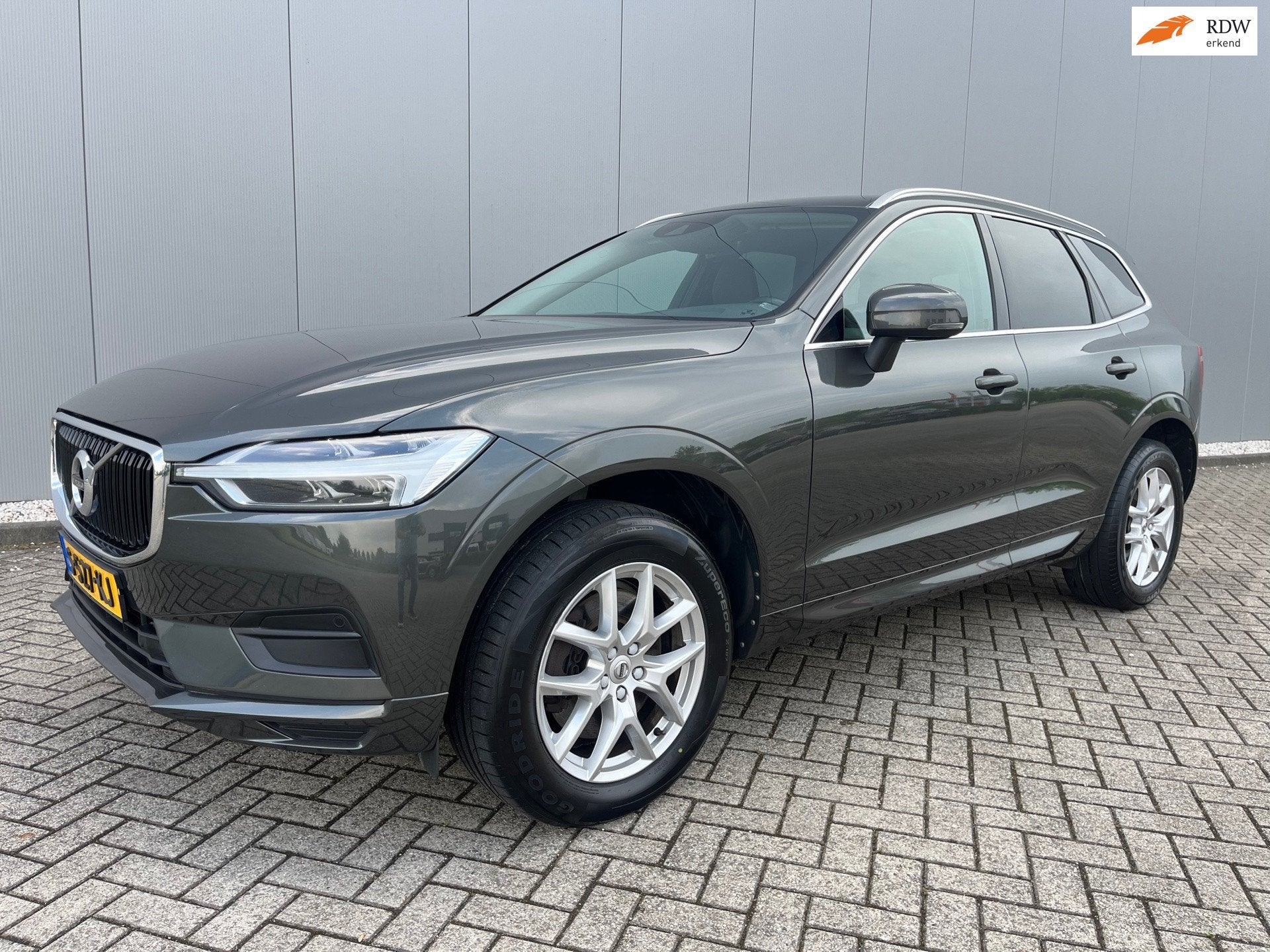 Volvo XC60 2.0 T4 Momentum, Auto's, Volvo, Dealer onderhouden, Gebruikt, Euro 6, 1969 cc
