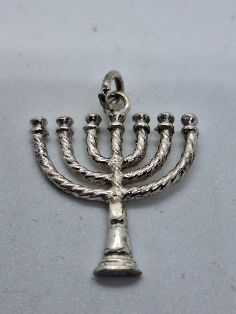 Zilveren Menorah Hanger - 3 cm, Gebruikt, Ophalen of Verzenden, Kruis of Symbool, Zilver