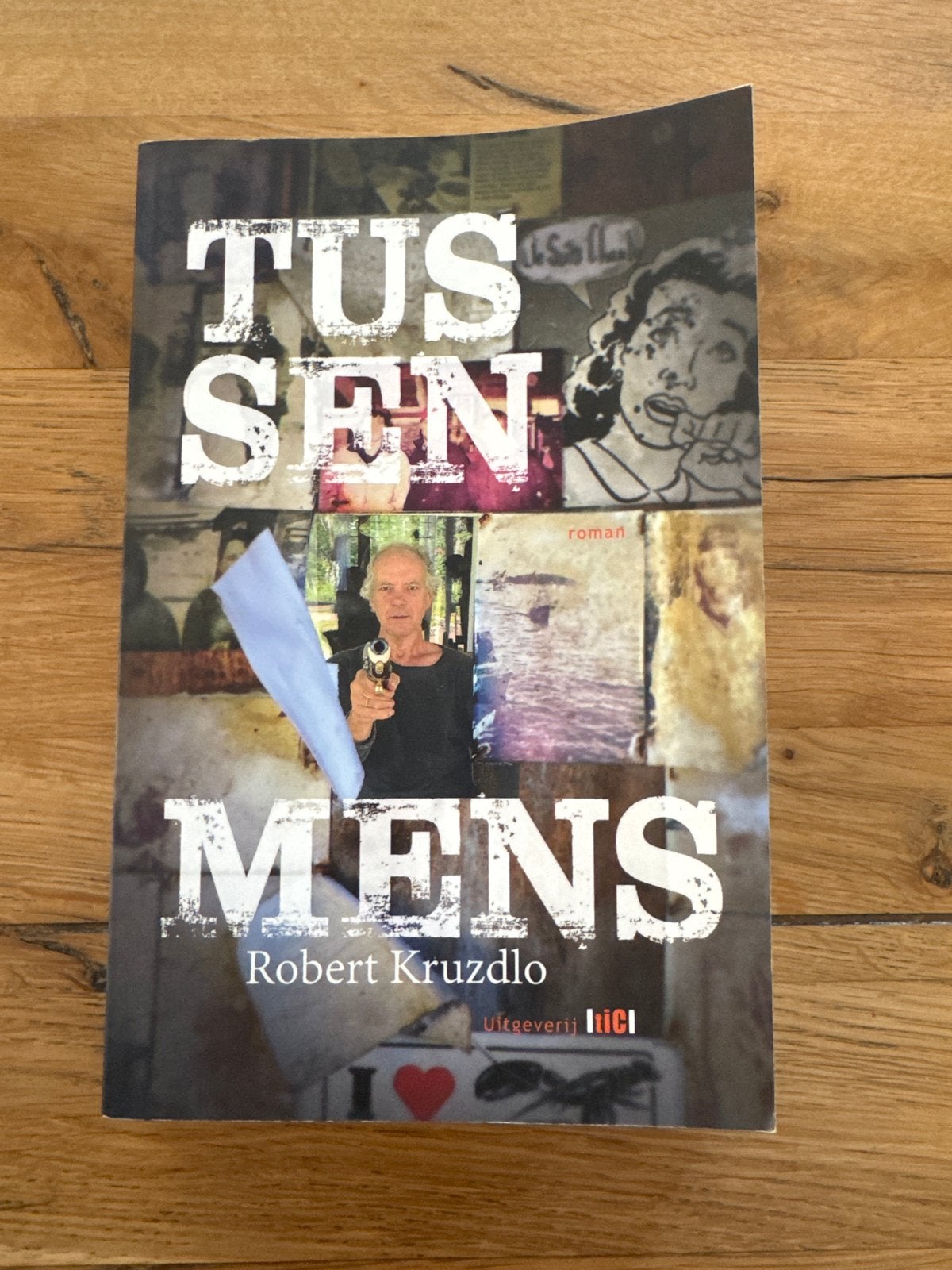 Robert Kruzdlo - Tussenmens, Ophalen of Verzenden, Zo goed als nieuw, Robert Kruzdlo