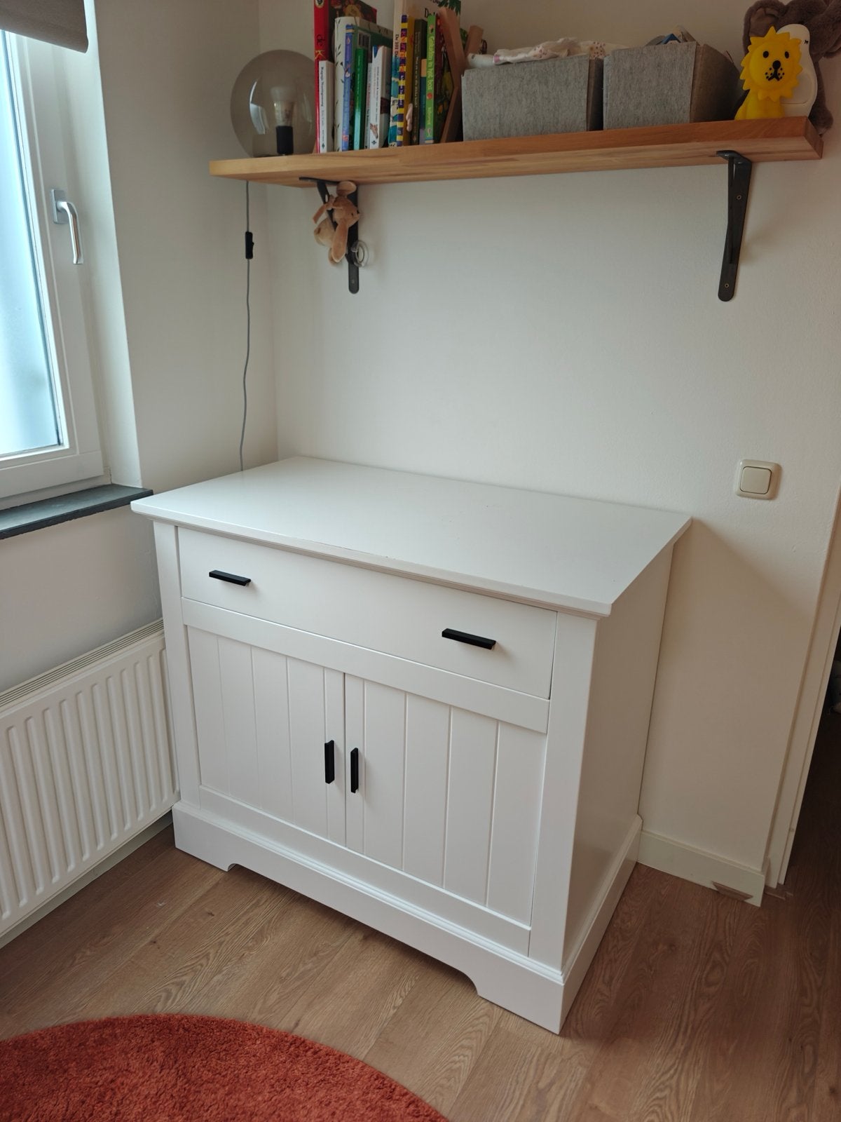 Witte commode kast met lade en deuren, Ophalen, Gebruikt, 1 of 2 laden, 100 tot 150 cm