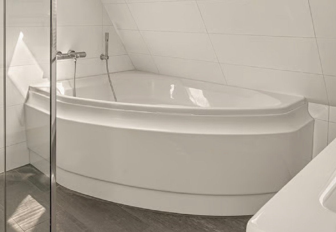 Inbouw hoekbad Villeroy & Boch 135x135 + kraan, Ophalen, Zo goed als nieuw, Bad