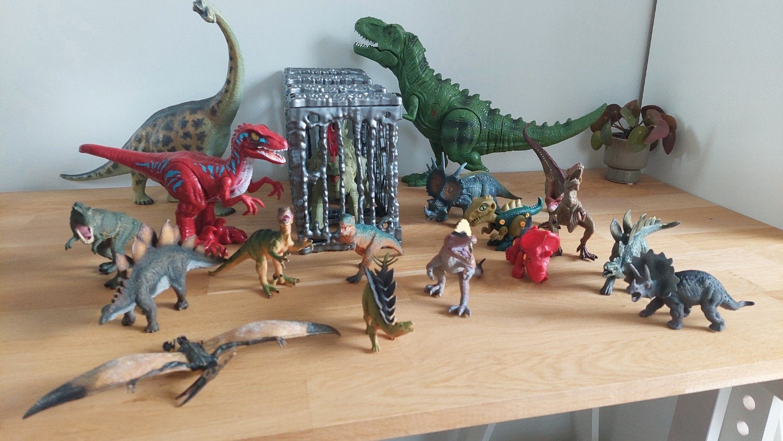 Dinosaurus speelgoed set - 18 stuks, deels met geluid/licht, Ophalen of Verzenden, Gebruikt
