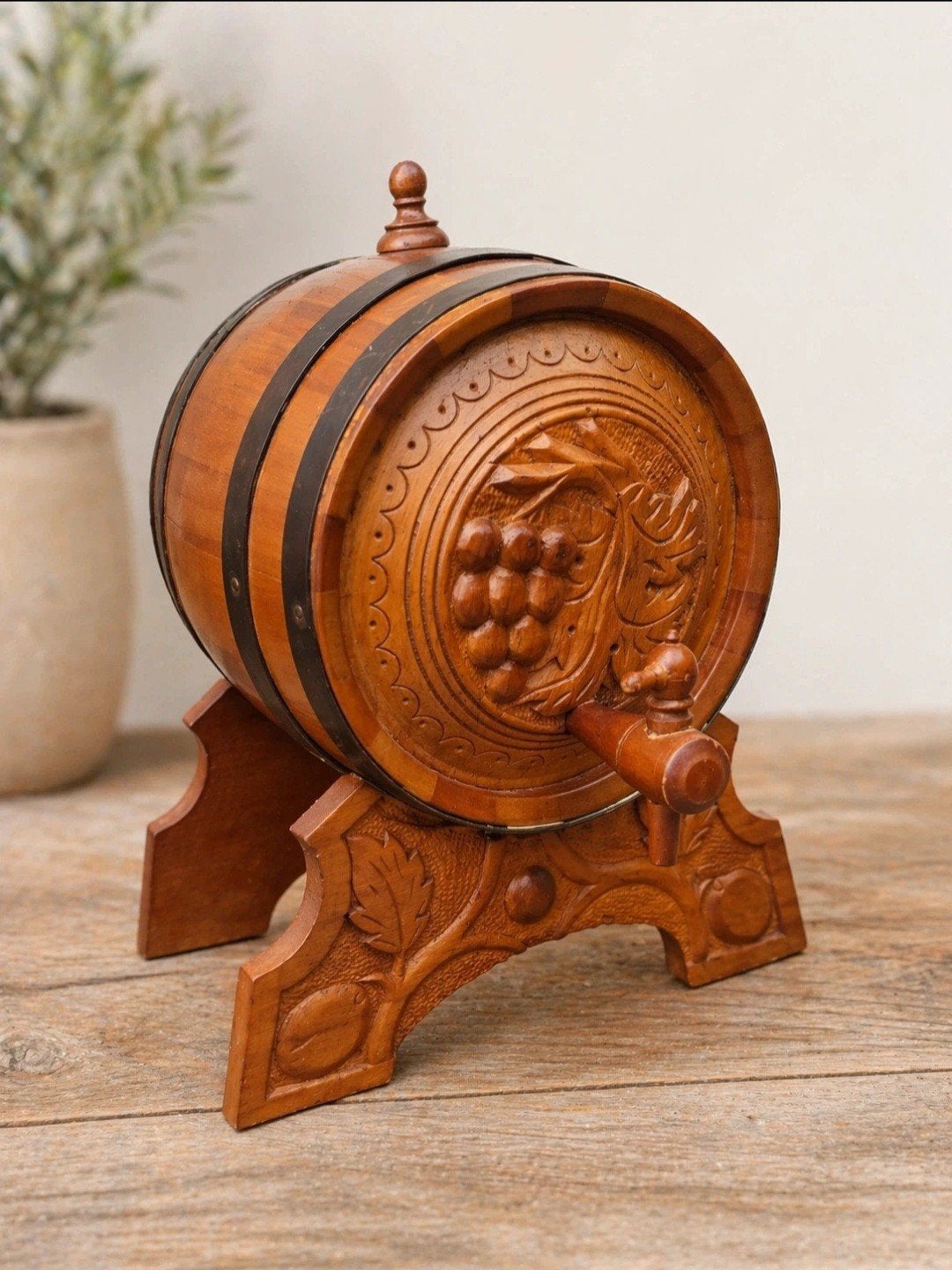 Vintage Houten Wijnvaatje met Druivenreliëf op Standaard, Ophalen of Verzenden