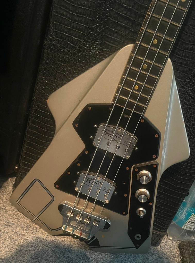 Special BURNS THE V Basgitaar, Ophalen of Verzenden, Gebruikt, Solid body, Fender