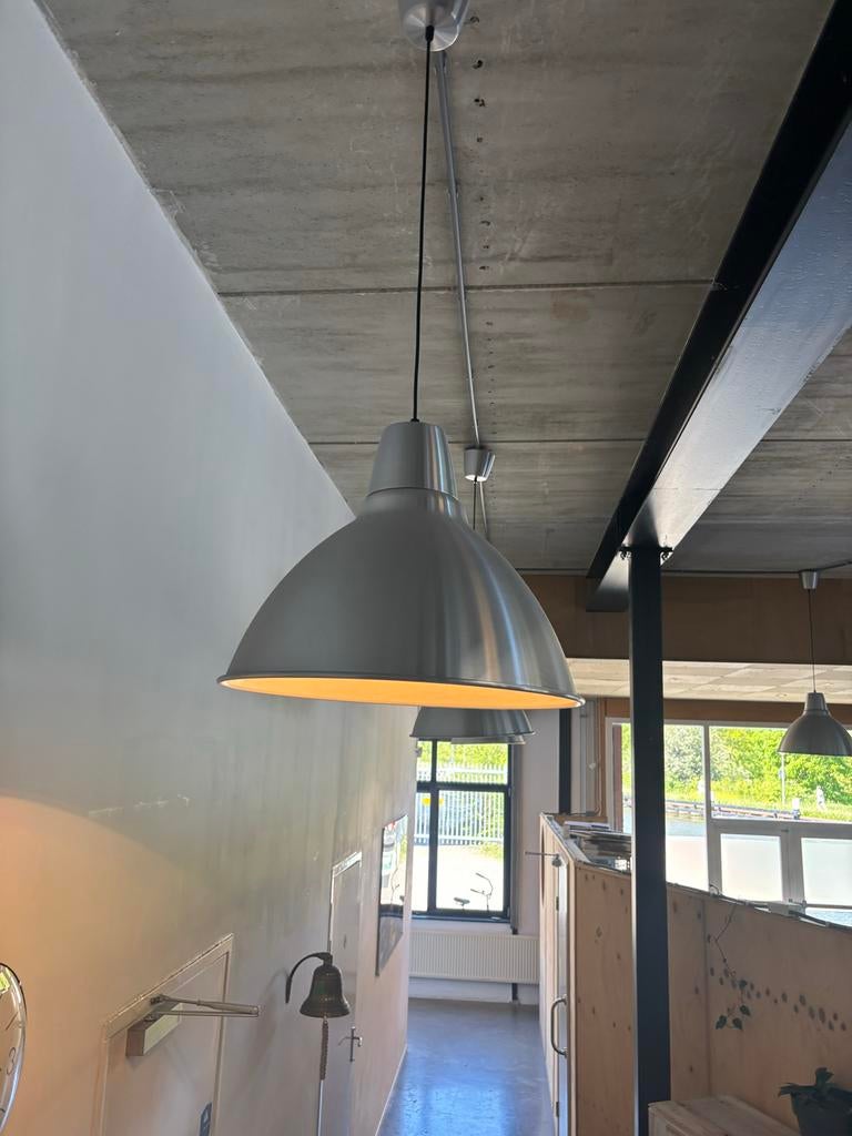12x Grote industriële hanglampen, zilverkleurig, Huis en Inrichting, Ophalen of Verzenden, Gebruikt, Metaal
