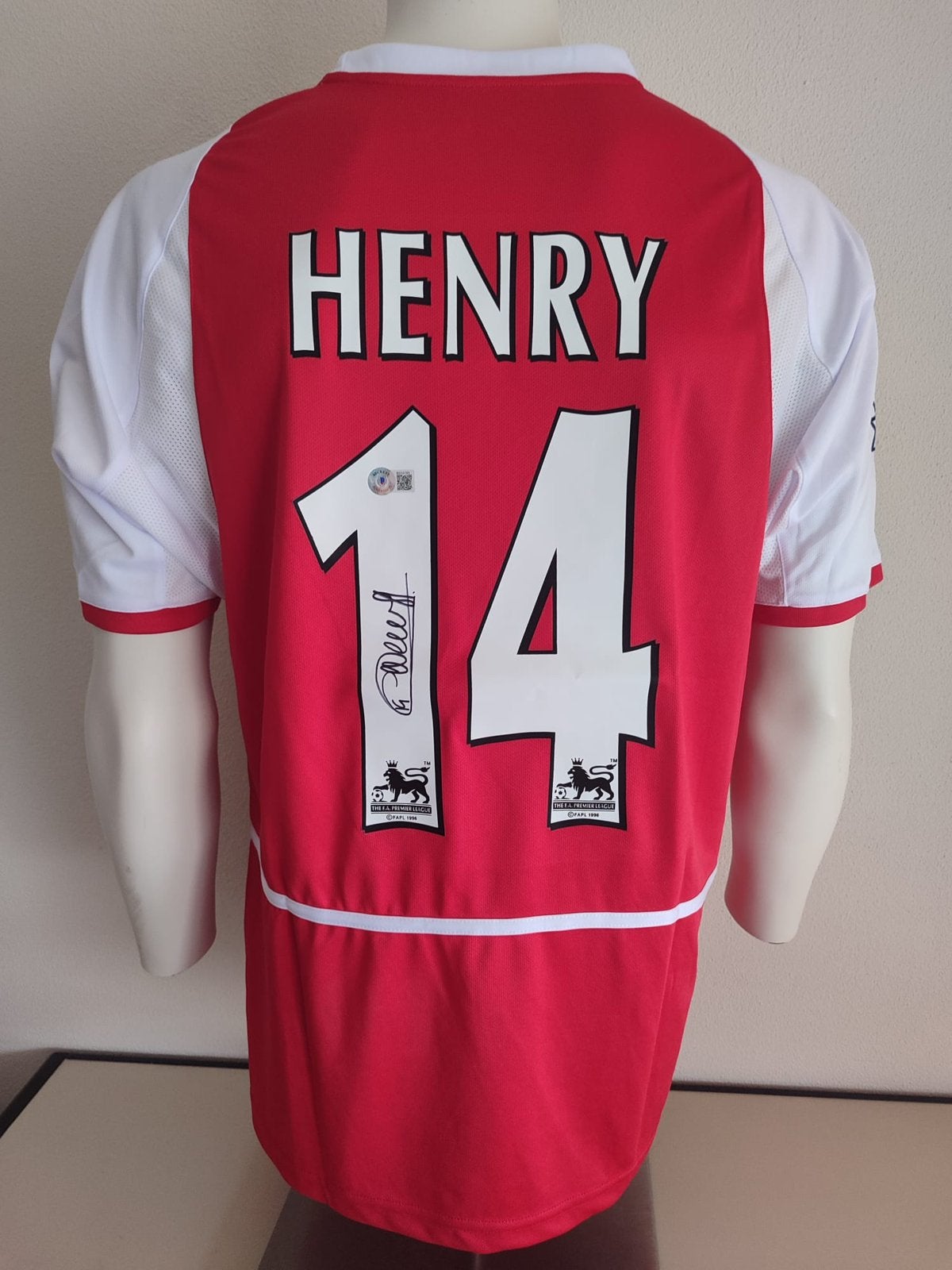 Gesigneerd Arsenal shirt door Thierry Henry met COA Beckett, Ophalen of Verzenden, Nieuw