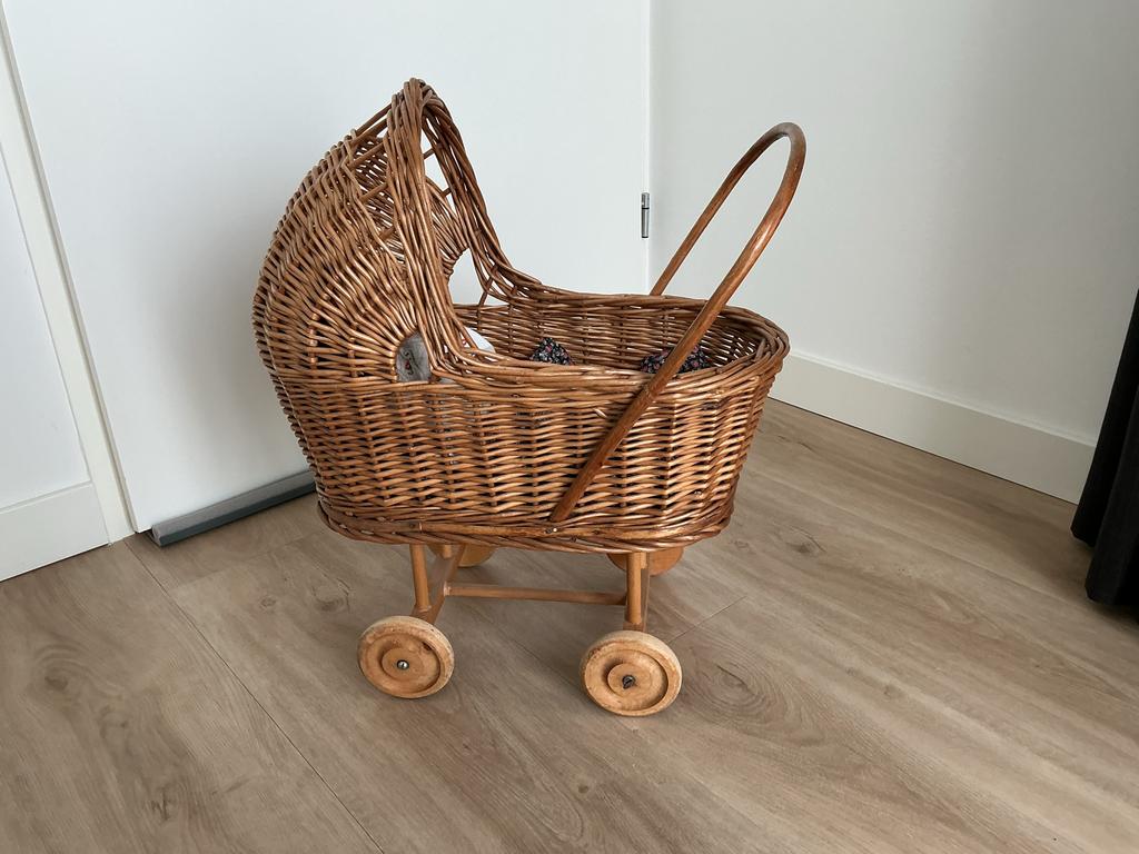 Vintage rieten poppenwagen ., Ophalen of Verzenden, Gebruikt, Overige typen