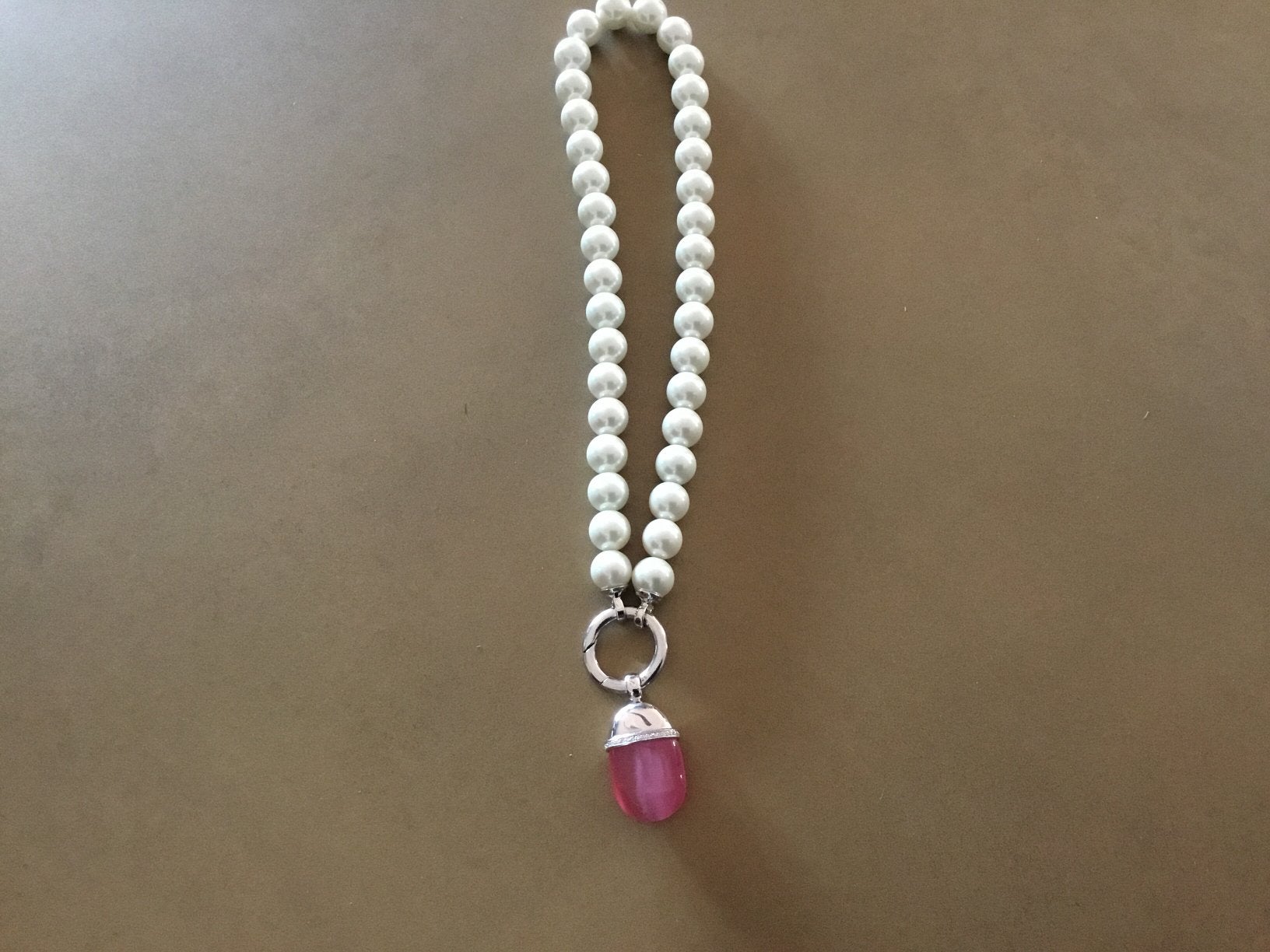 ZINZI korte dikke parelketting met hanger zgan, Sieraden, Tassen en Uiterlijk, Kettingen, Ophalen of Verzenden, Zo goed als nieuw