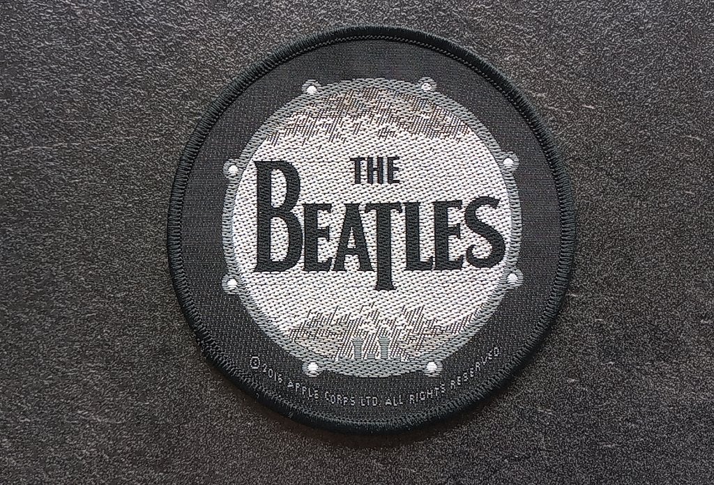 The Beatles  erg mooie drumskin logo patch b13, Verzenden, Nieuw, Kleding