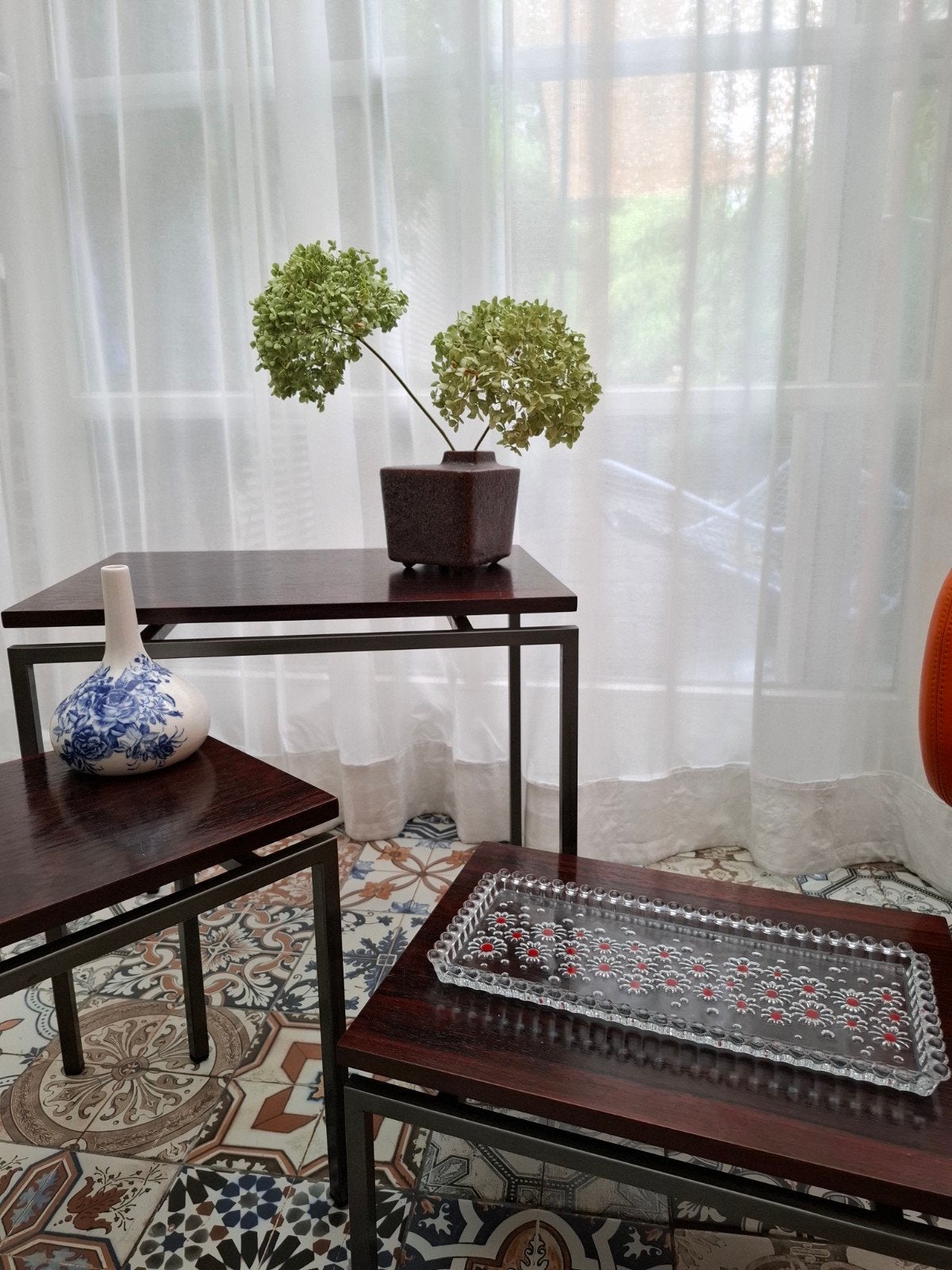 Glazen dienblad met rode bloemmotieven, Antiek en Kunst, Ophalen