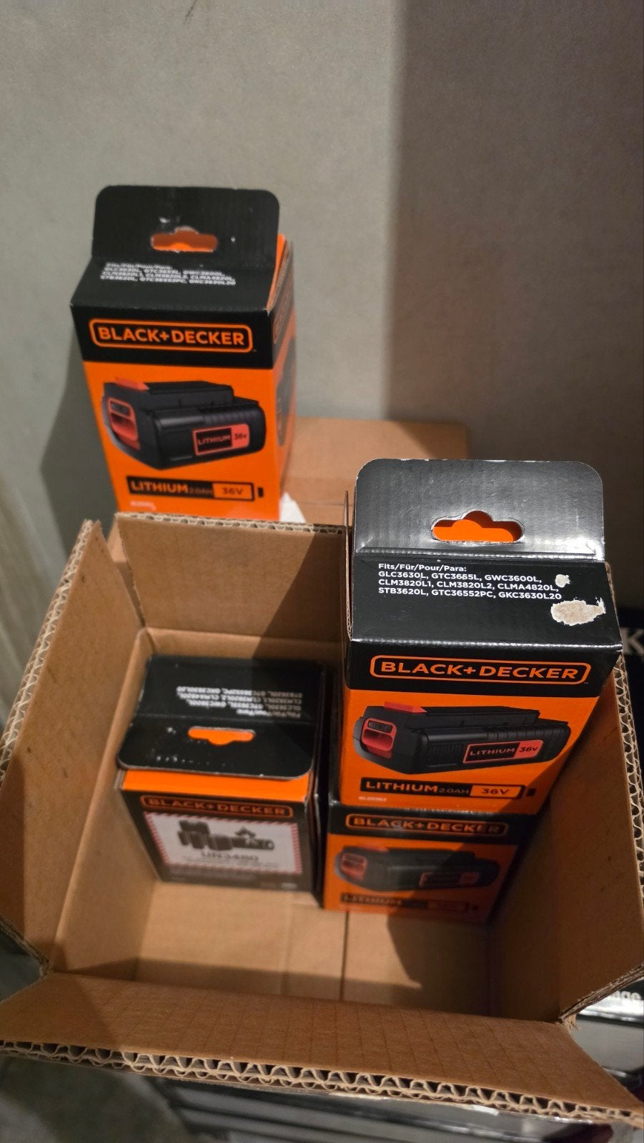 8x Nieuwe Black & Decker 36V Accu 2.0Ah (BL20362-XJ), Doe-het-zelf en Verbouw, Elektra en Kabels, Ophalen, Nieuw