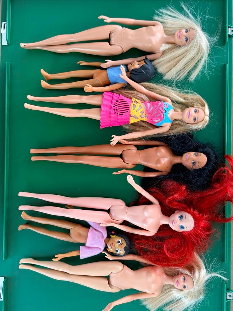 Barbies en 2x simba toys prinsessen en 2 kleine popjes, Kinderen en Baby's, Speelgoed | Poppen, Ophalen of Verzenden, Gebruikt