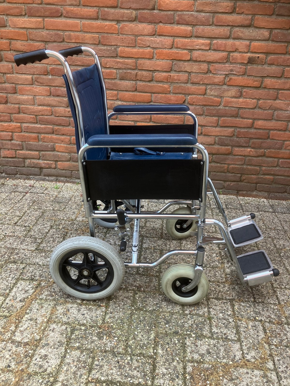 Oerdegelijke Hollandse inklapbare rolstoel, Ophalen, Inklapbaar, Zo goed als nieuw, Duwrolstoel