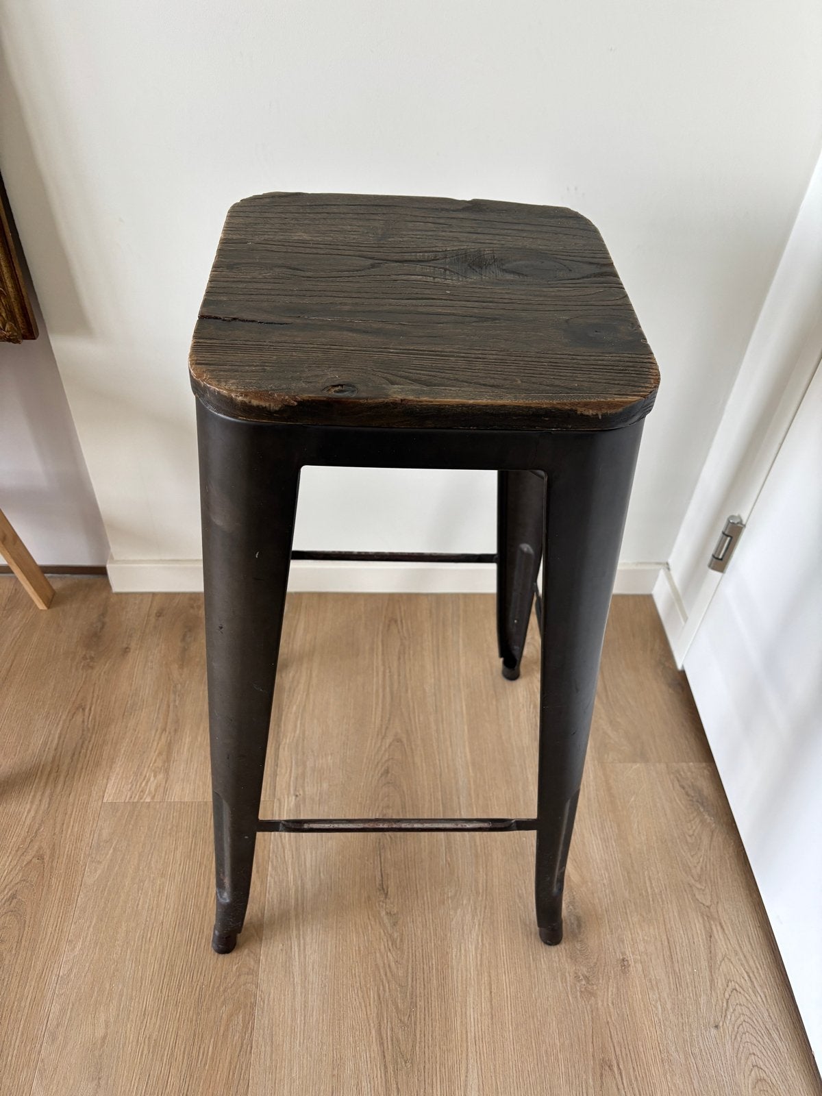 Industrial metal stool Industriële barkruk - houten zitting, Ophalen, Gebruikt, Met voetsteun, Hout