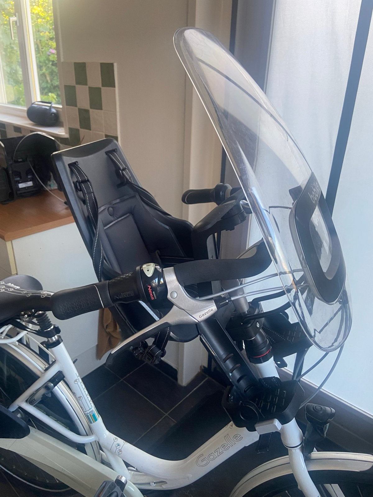 Bobike Exclusive Mini fietsstoeltje met windscherm, Voetsteuntjes, Voorzitje, Ophalen of Verzenden, Zo goed als nieuw
