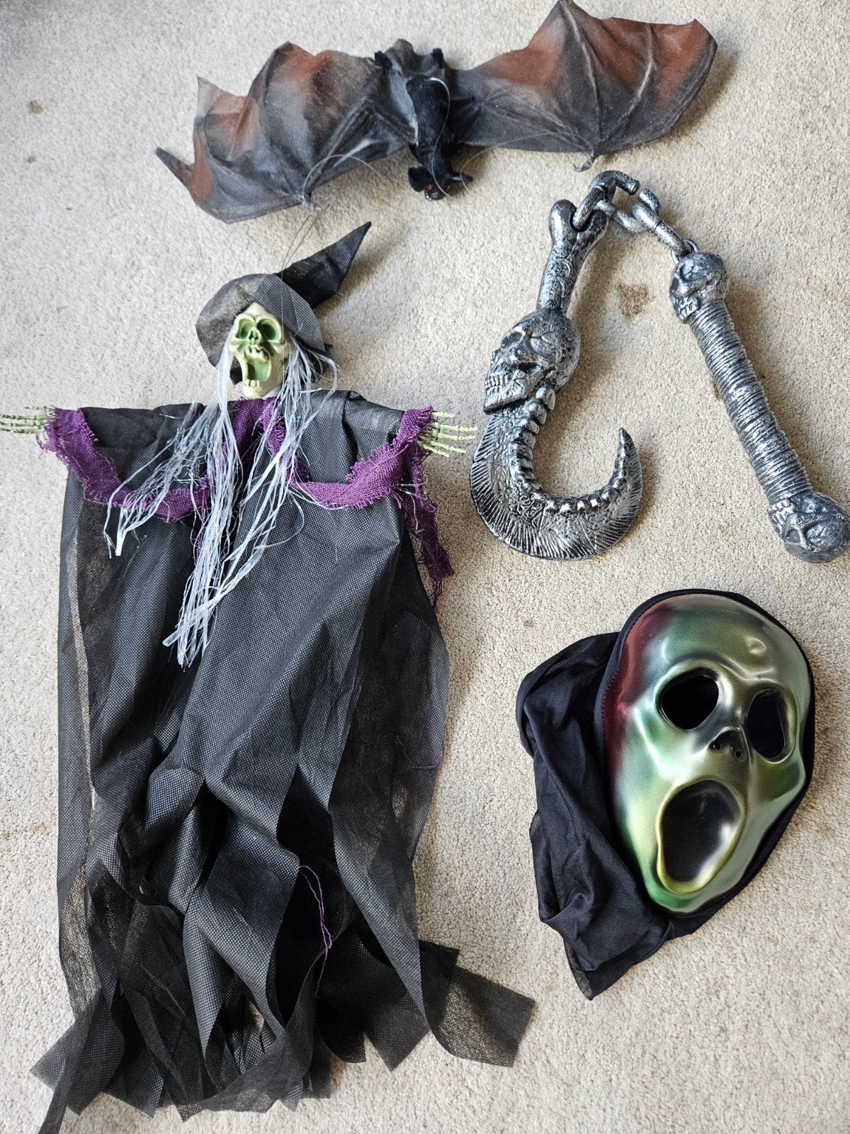 Halloween decoratie set: vleermuis, heks, masker, haak, Ophalen of Verzenden, Zo goed als nieuw, Fopartikel, Halloween of Griezel