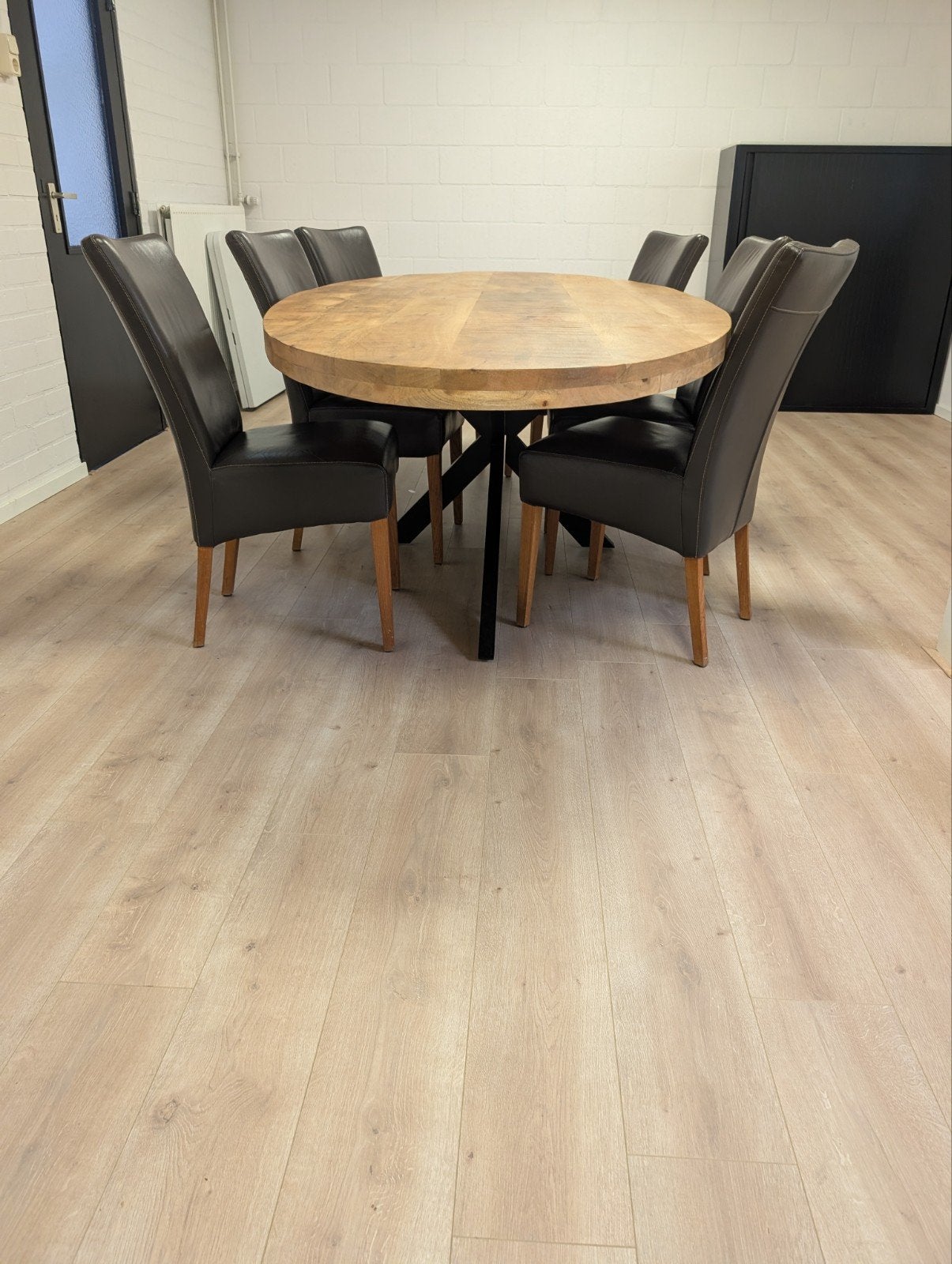 Ovale eiken eettafel of vergader tafel + 6 stoelen, Huis en Inrichting, Ophalen, Zo goed als nieuw