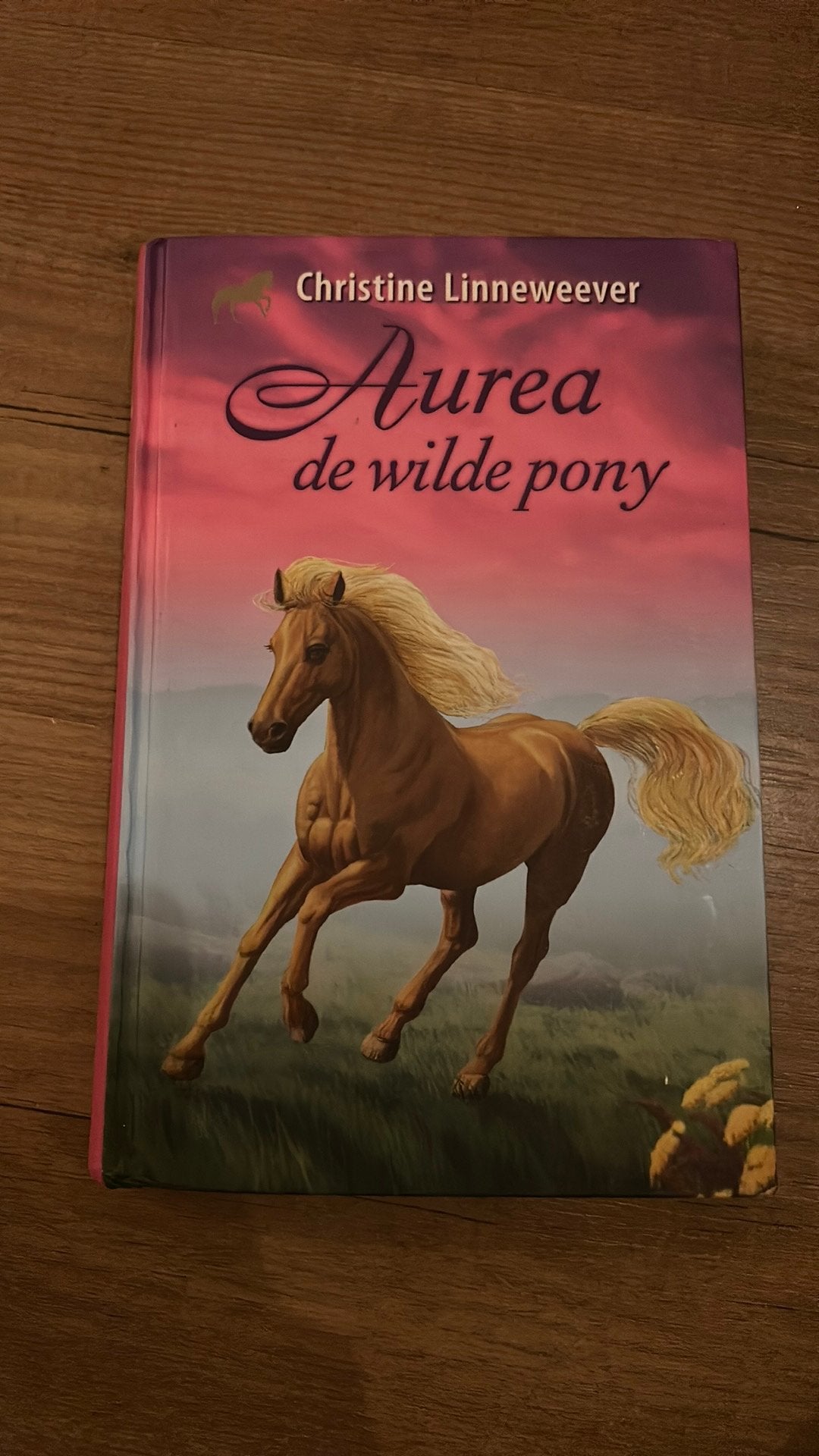 Christine Linneweever - Aurea de wilde pony, Ophalen of Verzenden, Zo goed als nieuw, Christine Linneweever