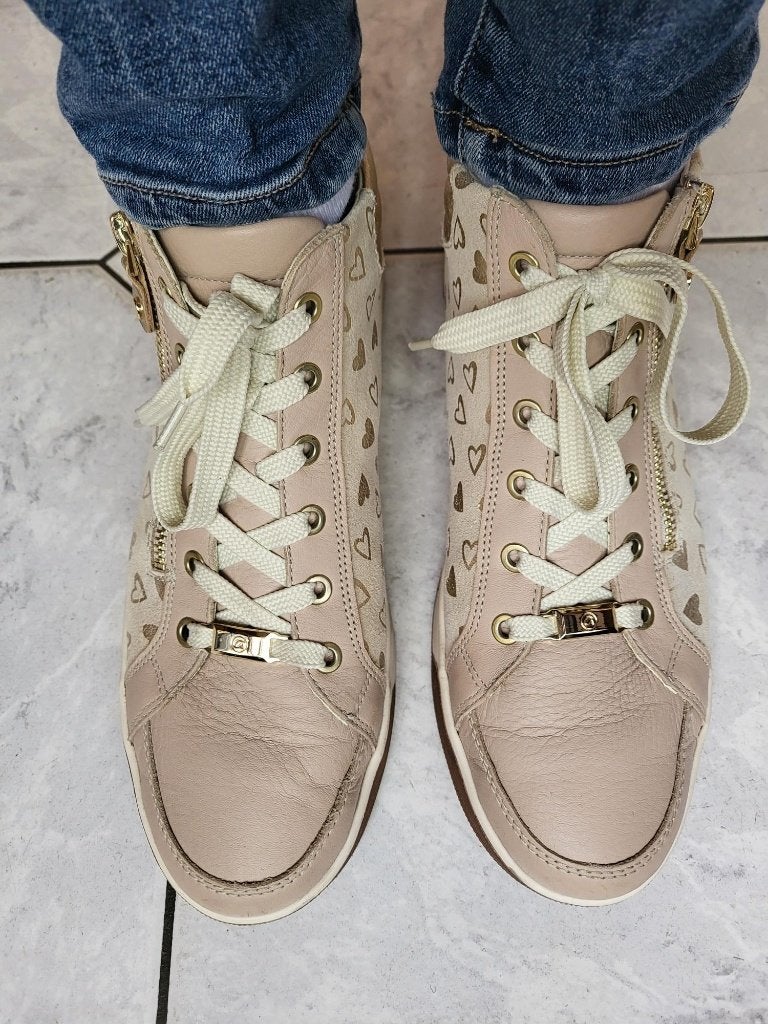 Ara high soft beige/ gouden hartjes schoenen, Kleding | Dames, Beige, Ophalen of Verzenden, Ara high soft, Sneakers of Gympen
