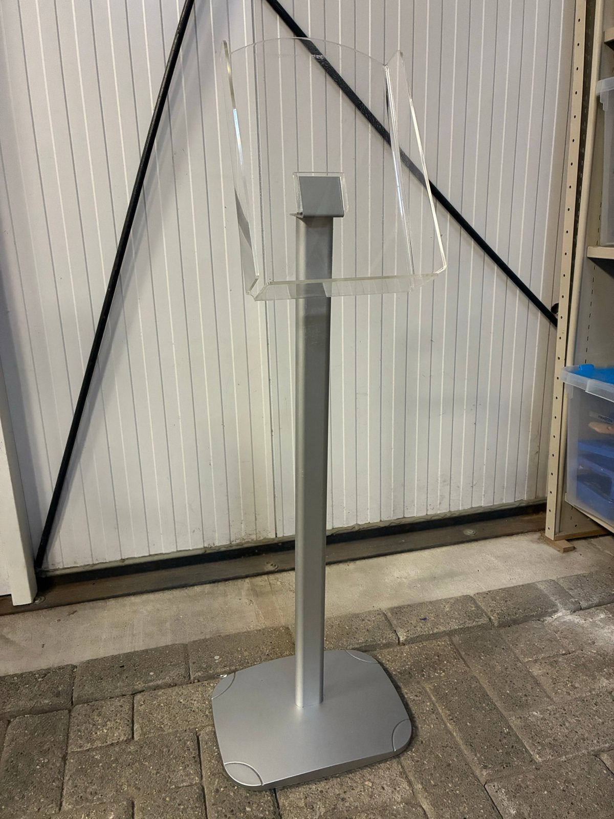 Presentatiedisplay A4 met afneembaar bakje, 105 cm hoog, Diversen, Ophalen of Verzenden, Zo goed als nieuw