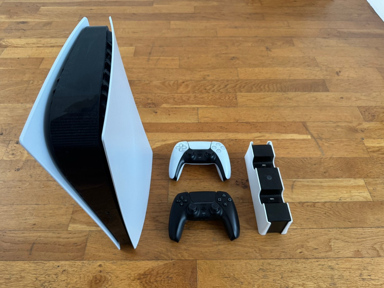 Ps5 digital edition + twee controllers met dockingstation, Spelcomputers en Games, Spelcomputers | Sony PlayStation 5, Ophalen