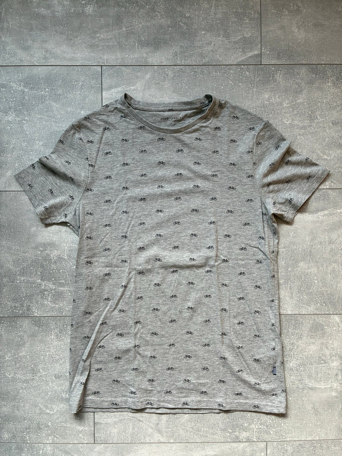 Pier One t-shirt met fietsjesprint maat M, Ophalen of Verzenden, Zo goed als nieuw, Maat 48/50 (M), Grijs