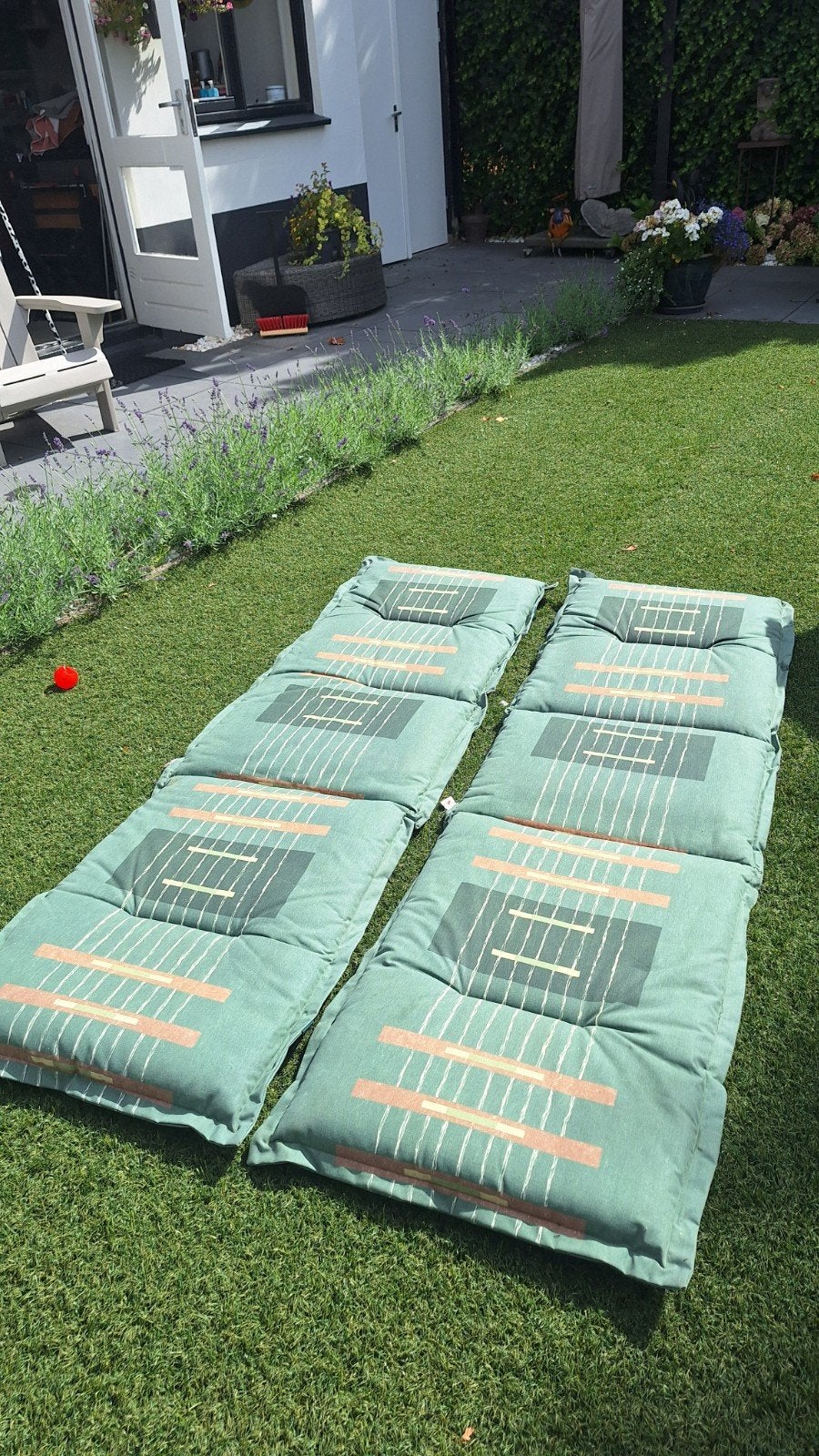 Twee zo goed als nieuwe groene ligbedkussens, Tuin en Terras, Ophalen, Zo goed als nieuw, Kunststof