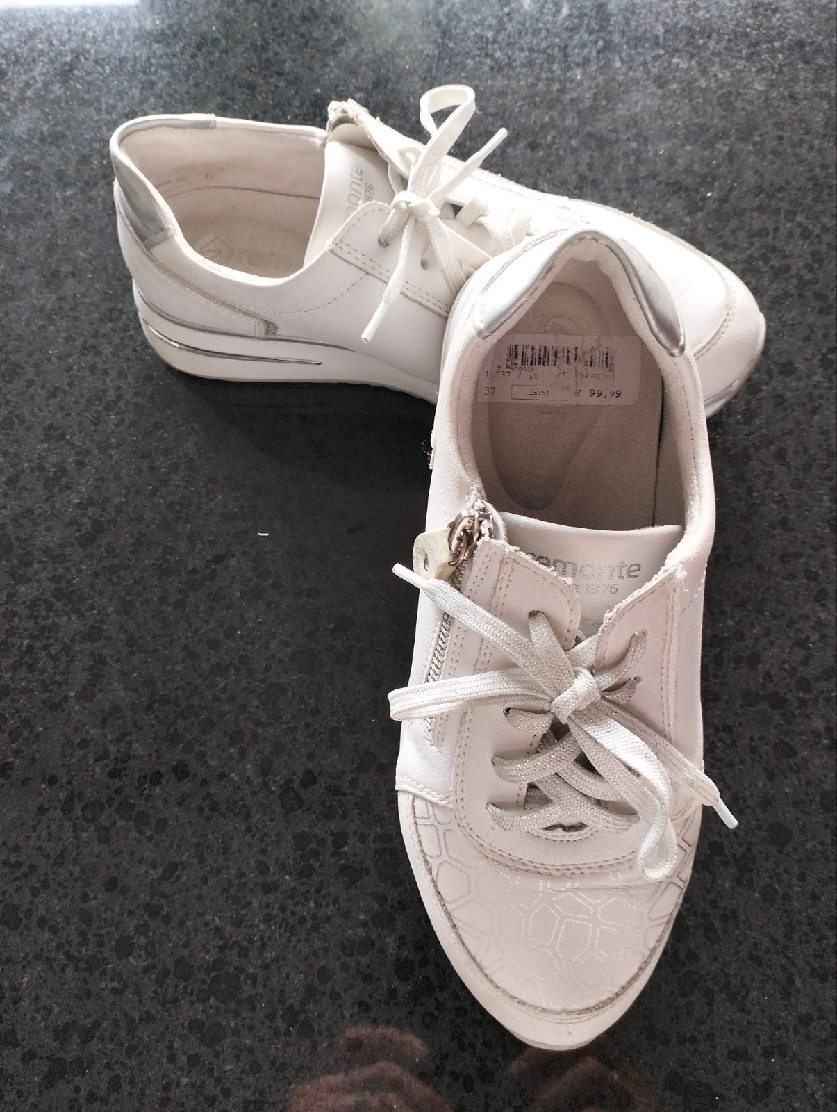 Remonte schoenen, Ophalen of Verzenden, Zo goed als nieuw, Wit, Sneakers of Gympen