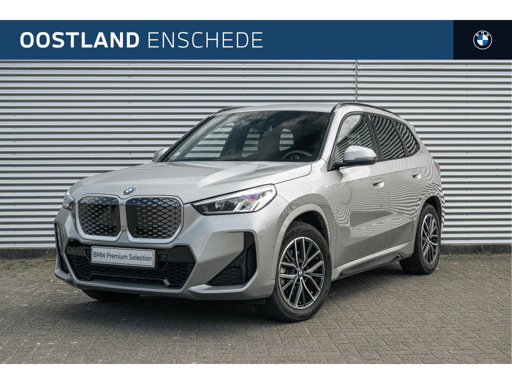BMW iX1 eDrive20 M Sport / Trekhaak / Sportstoelen / Achteru