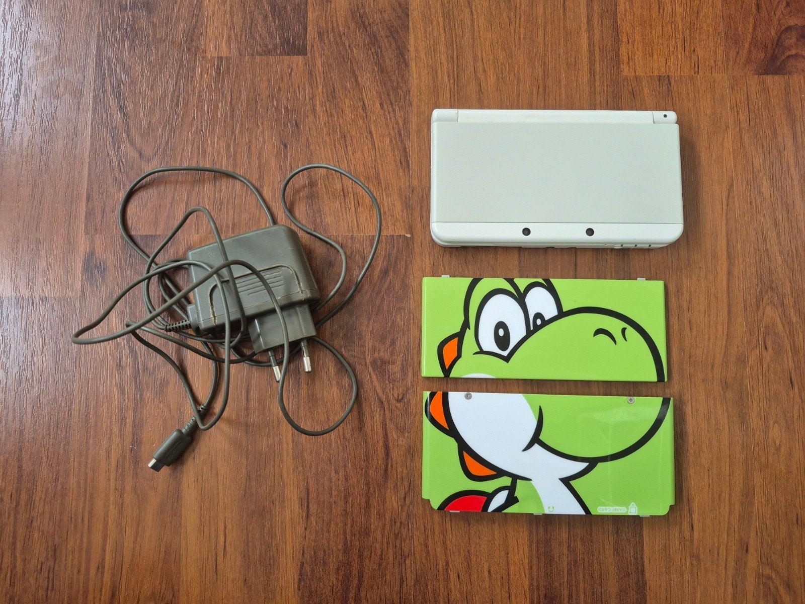 New Nintendo 3DS Wit met Yoshi Cover Plates + Oplader, Ophalen of Verzenden, Gebruikt, Wit, 3DS