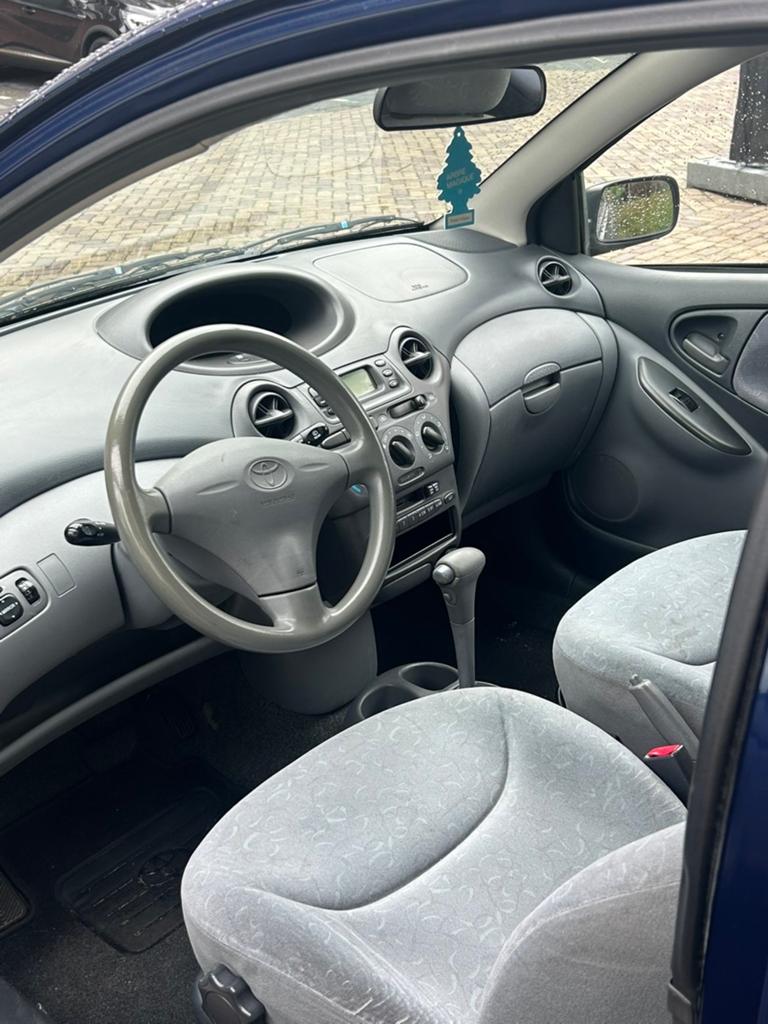 Toyota Yaris 1.3 16V 3DR Linea SOL AUT 2000 Blauw, Ophalen, Gebruikt