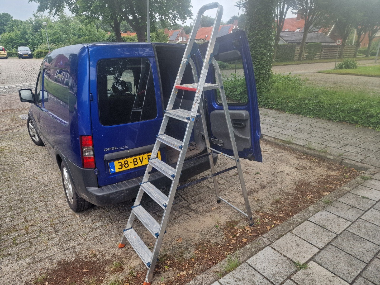 Trap: Altrex D807, huishoudtrap klustrap 6treden met plateau, Ophalen of Verzenden, Zo goed als nieuw, Nb, Nb