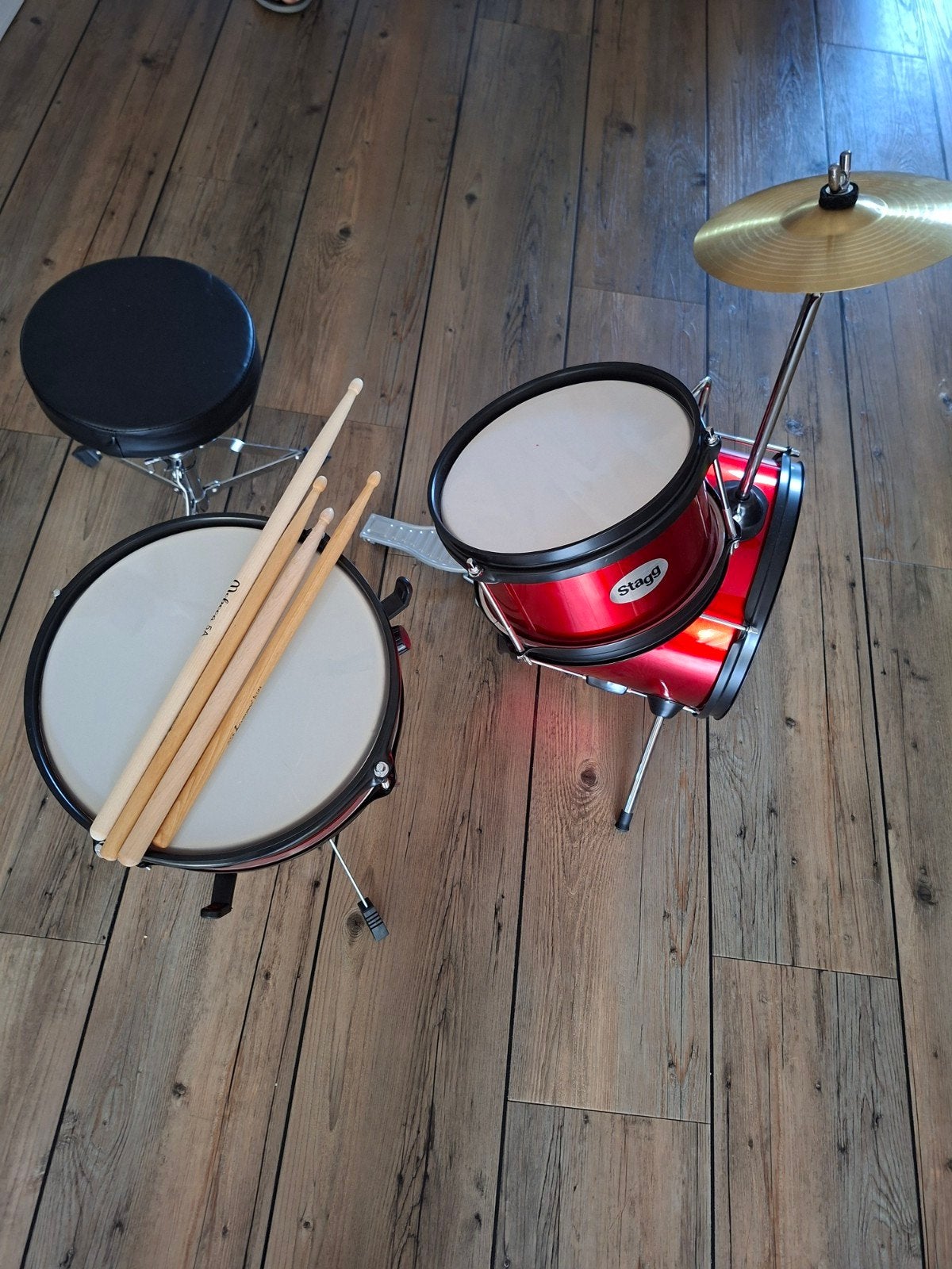 Stagg Junior Drumstel - Compleet met Kruk en Stokken, Muziek en Instrumenten, Drumstellen en Slagwerk, Ophalen, Zo goed als nieuw
