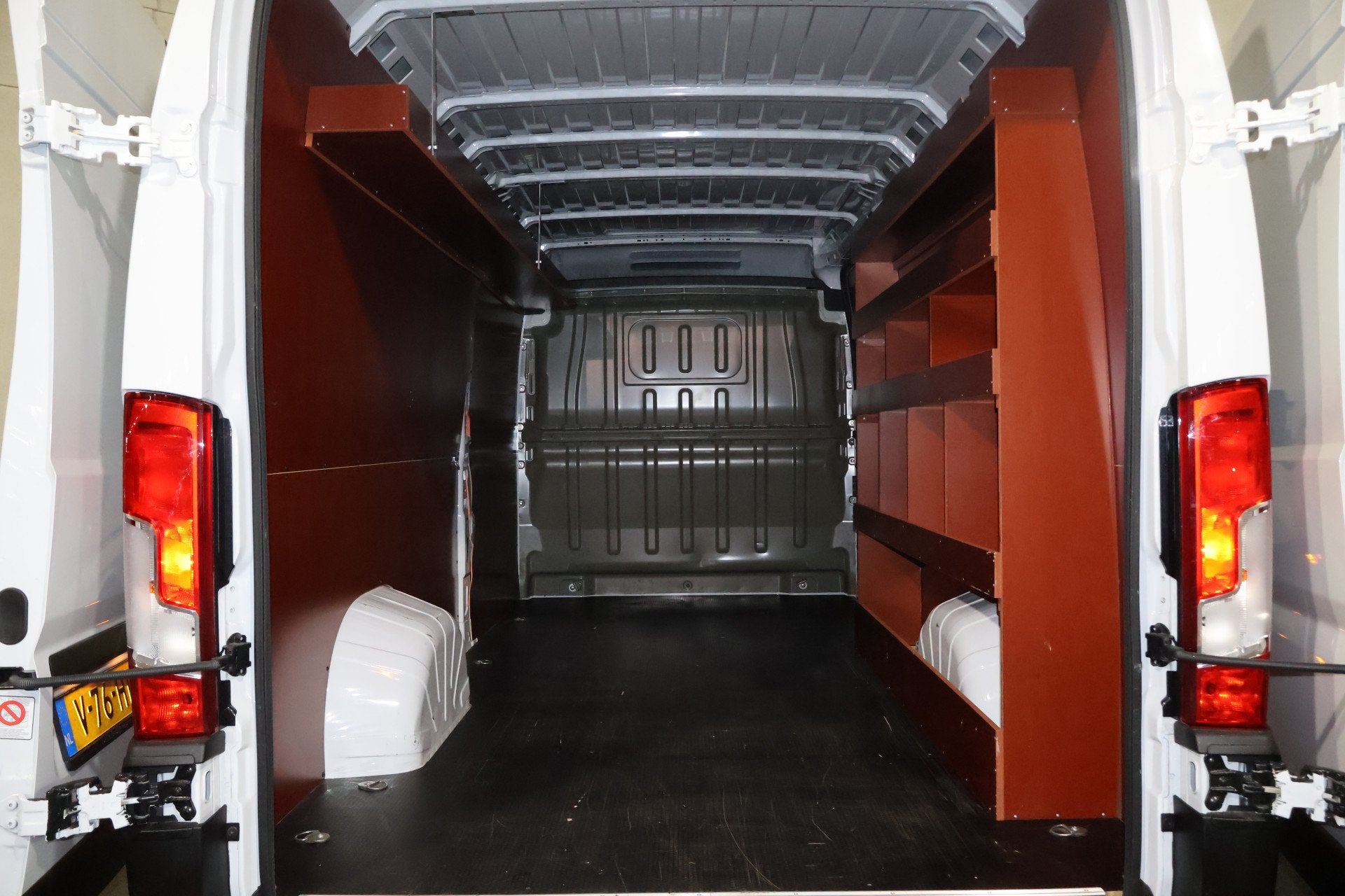 Peugeot Boxer 2.2 BlueHDi 180pk L4 H2 Automaat Airco Navigat, Auto's, Stof, Gebruikt, Euro 6, 4 cilinders