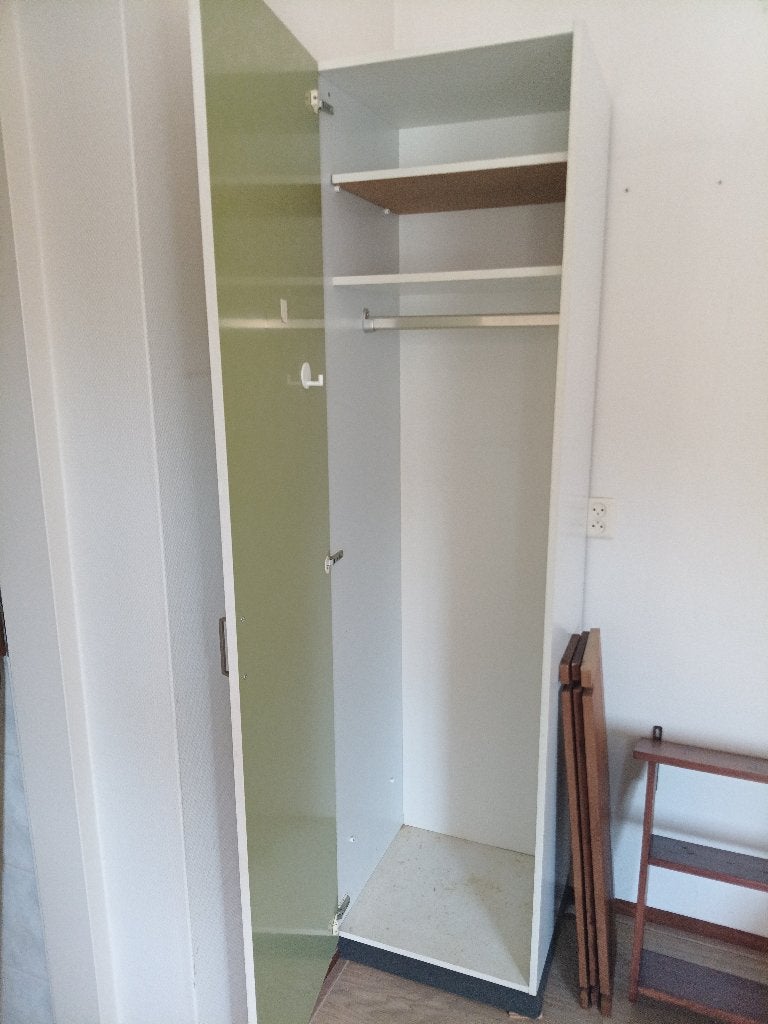 Leuk hang-/leg garderobekastje, Huis en Inrichting, Ophalen, Overige materialen, Gebruikt, Met plank(en)