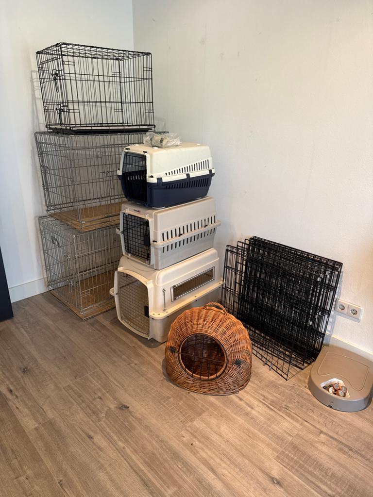 Hondenbenches of kattenbenches te koop partij, Dieren en Toebehoren, Ophalen