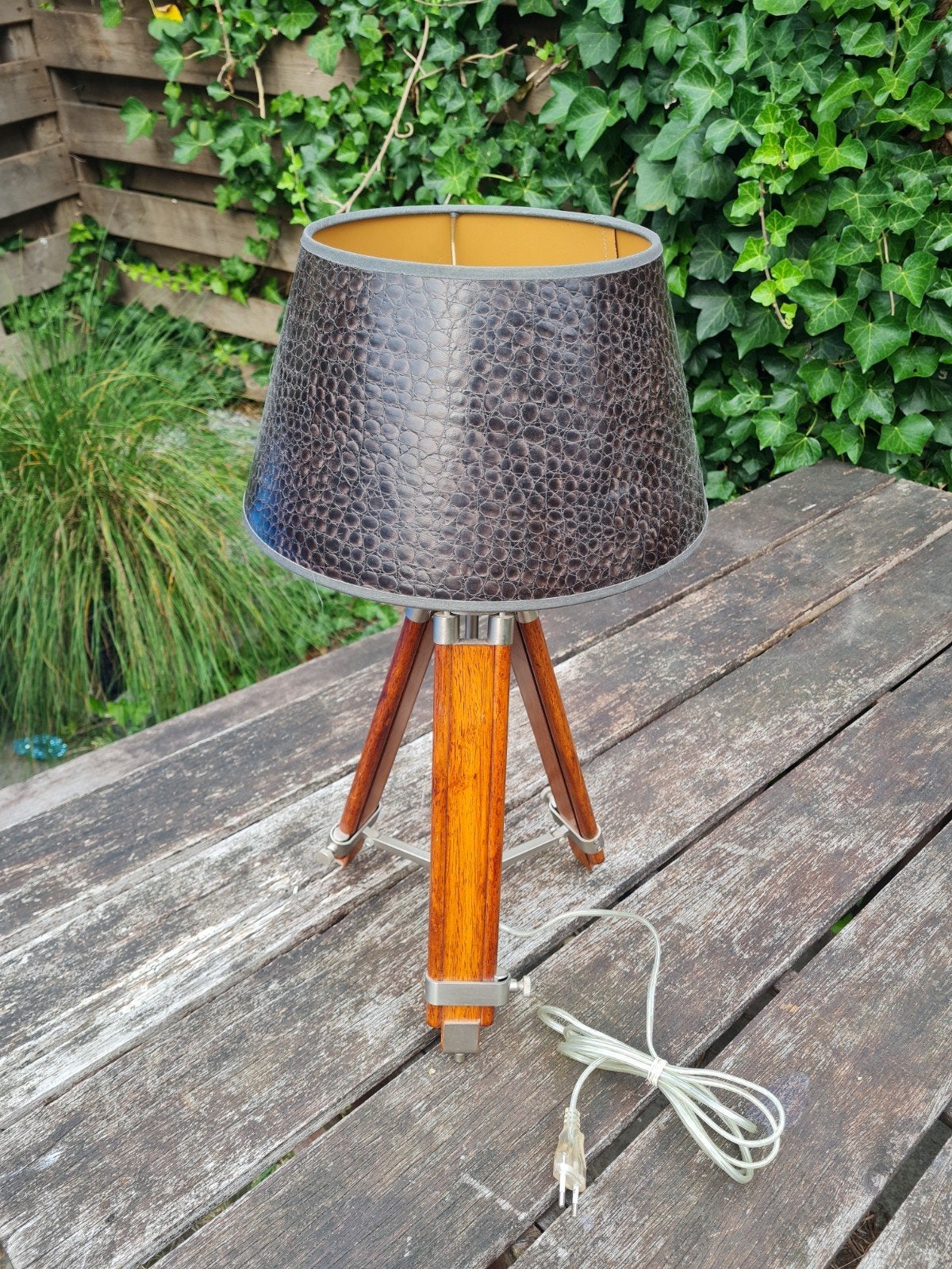 Vintage tafellamp met houten statief en leren kap, Antiek en Kunst, Ophalen of Verzenden