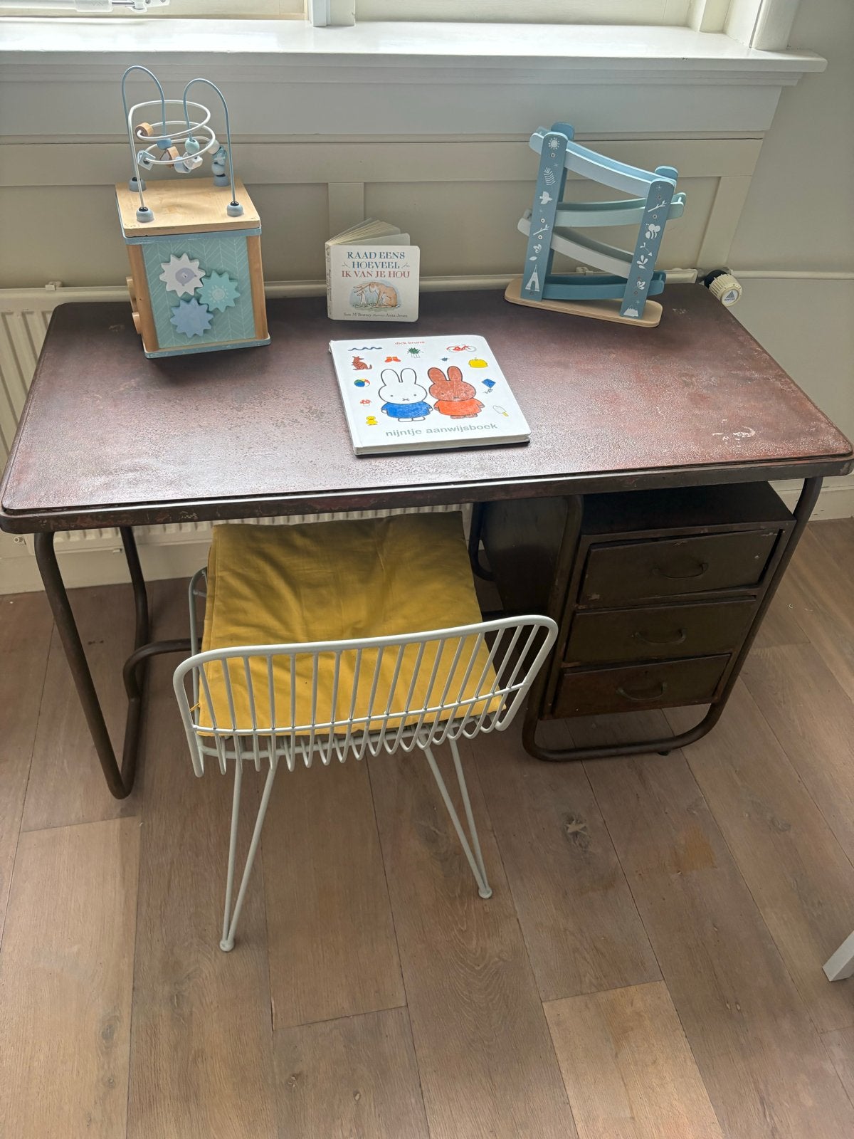 Vintage kinderbureau met lades - 61x48x29,5 cm, Ophalen, Gebruikt, Met lades, Metaal
