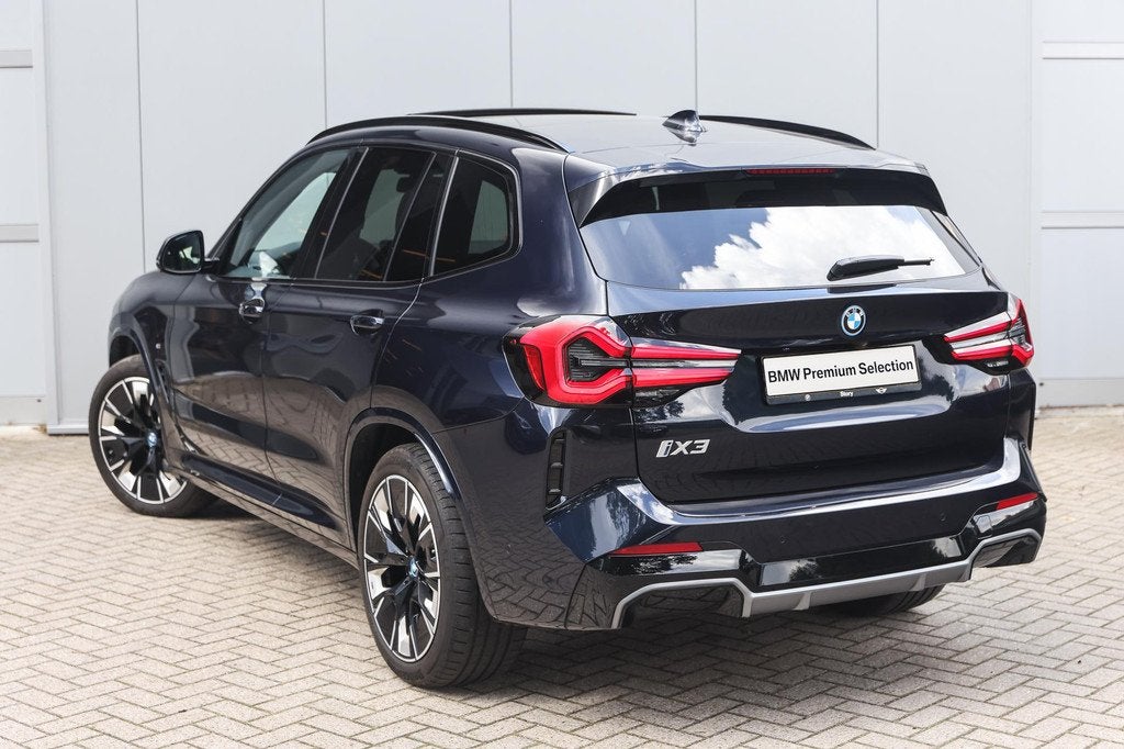 BMW iX3 High Executive / Sportstoelen / Comfort Access / Par, Auto's, BMW, Achterwielaandrijving, Gebruikt, 750 kg, Zwart