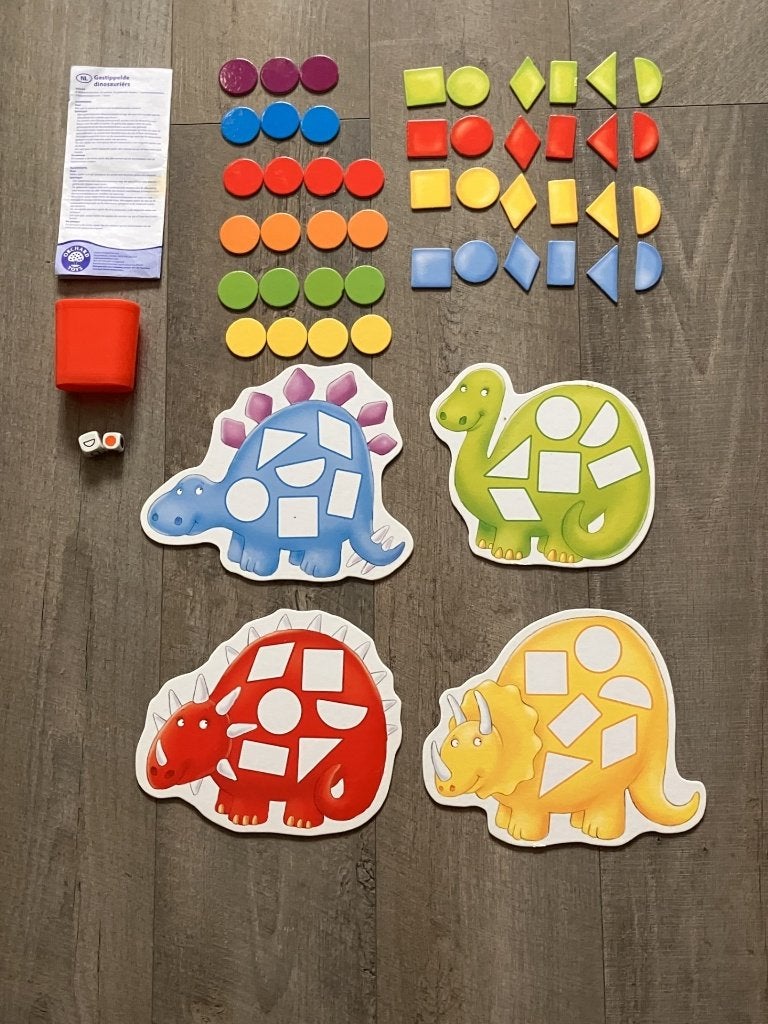 Gestippelde dinosauriers spel, Ophalen of Verzenden, Zo goed als nieuw