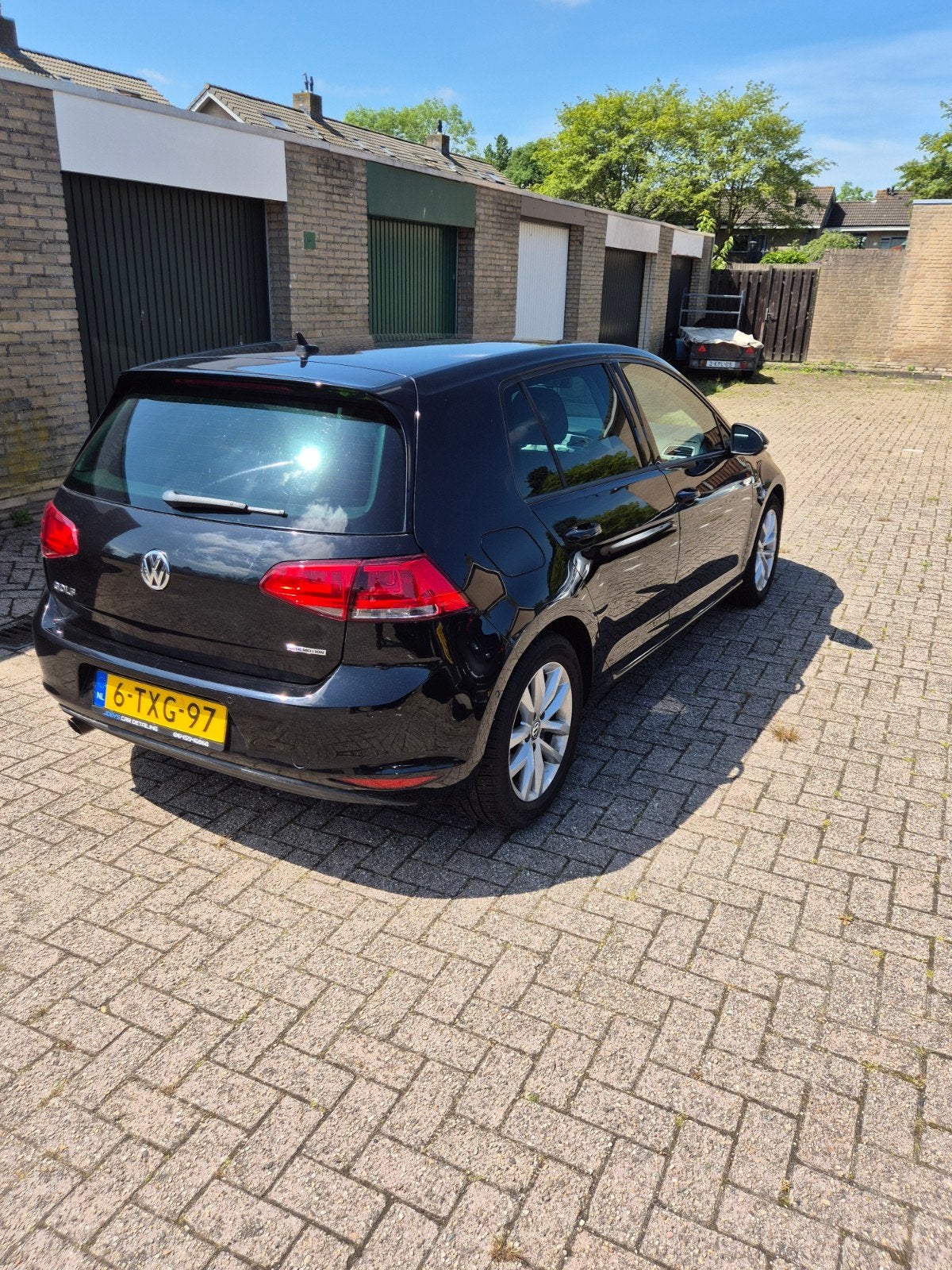 Vw Golf 1.6 TDI  Highline 81KW 5D Blue Motion 2014 Zwart, Auto's, Voorwielaandrijving, 4 cilinders, Alcantara, Zwart