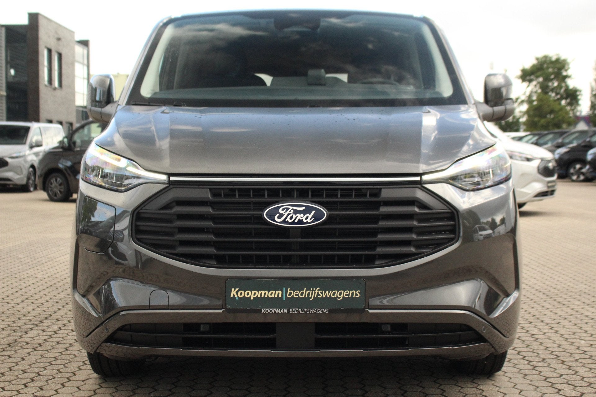 Ford Transit Custom 2.5 PHEV 233pk L1H1 Kombi Limited | 8-Pe, 232 pk, 8 stoelen, 1850 kg, Overige brandstoffen